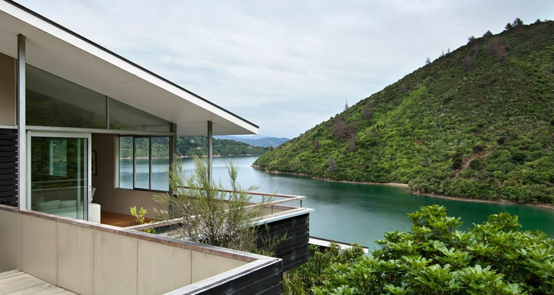 Apple Bay House banner