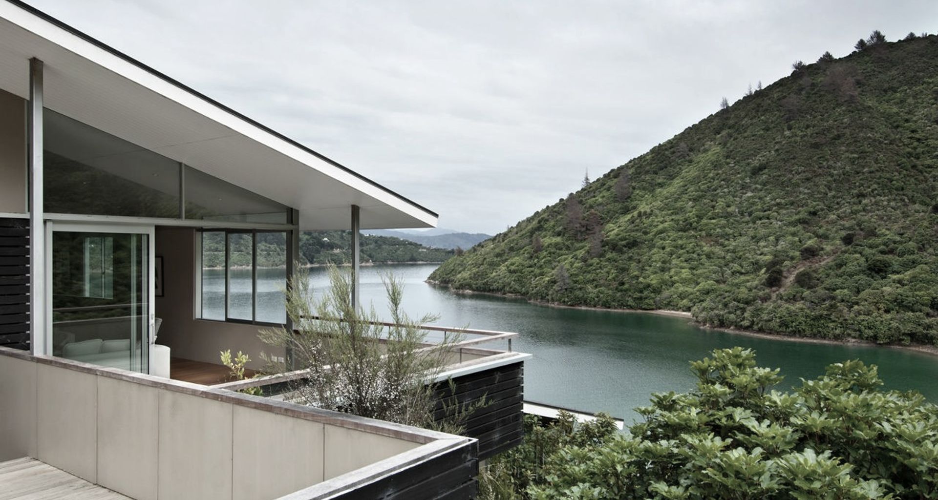 Apple Bay House banner