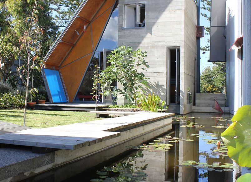 Narrow Neck House