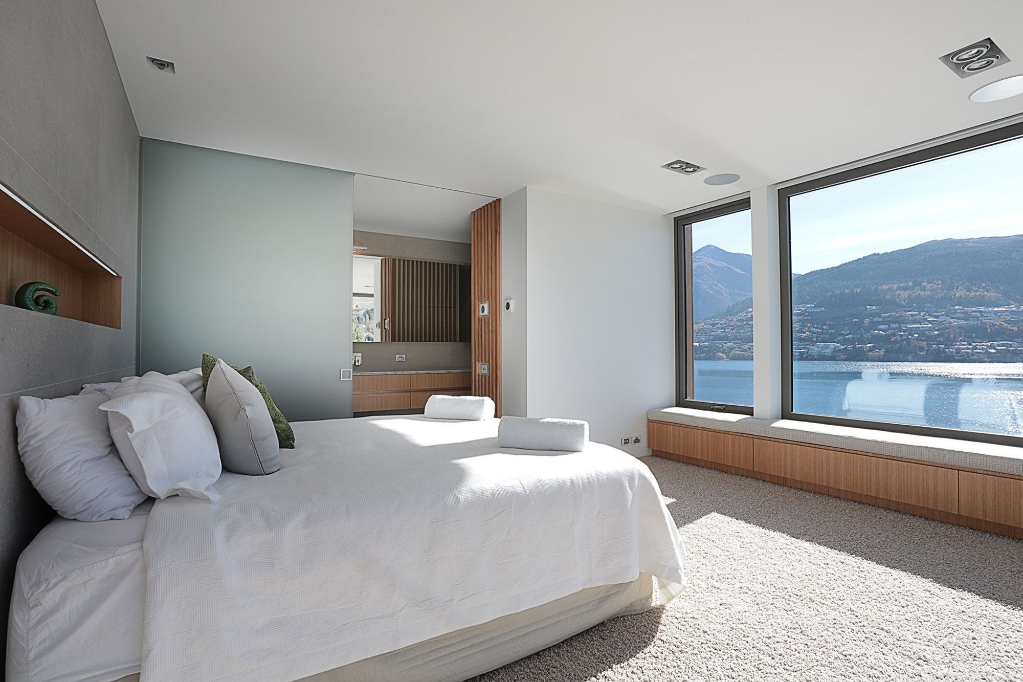 The Oliver House, Kelvin Heights, Queenstown