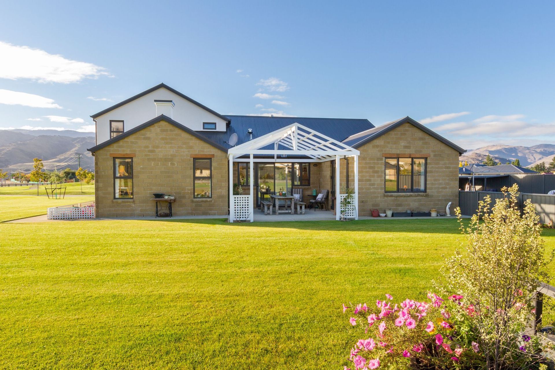 Keith Mackenzie Builder banner