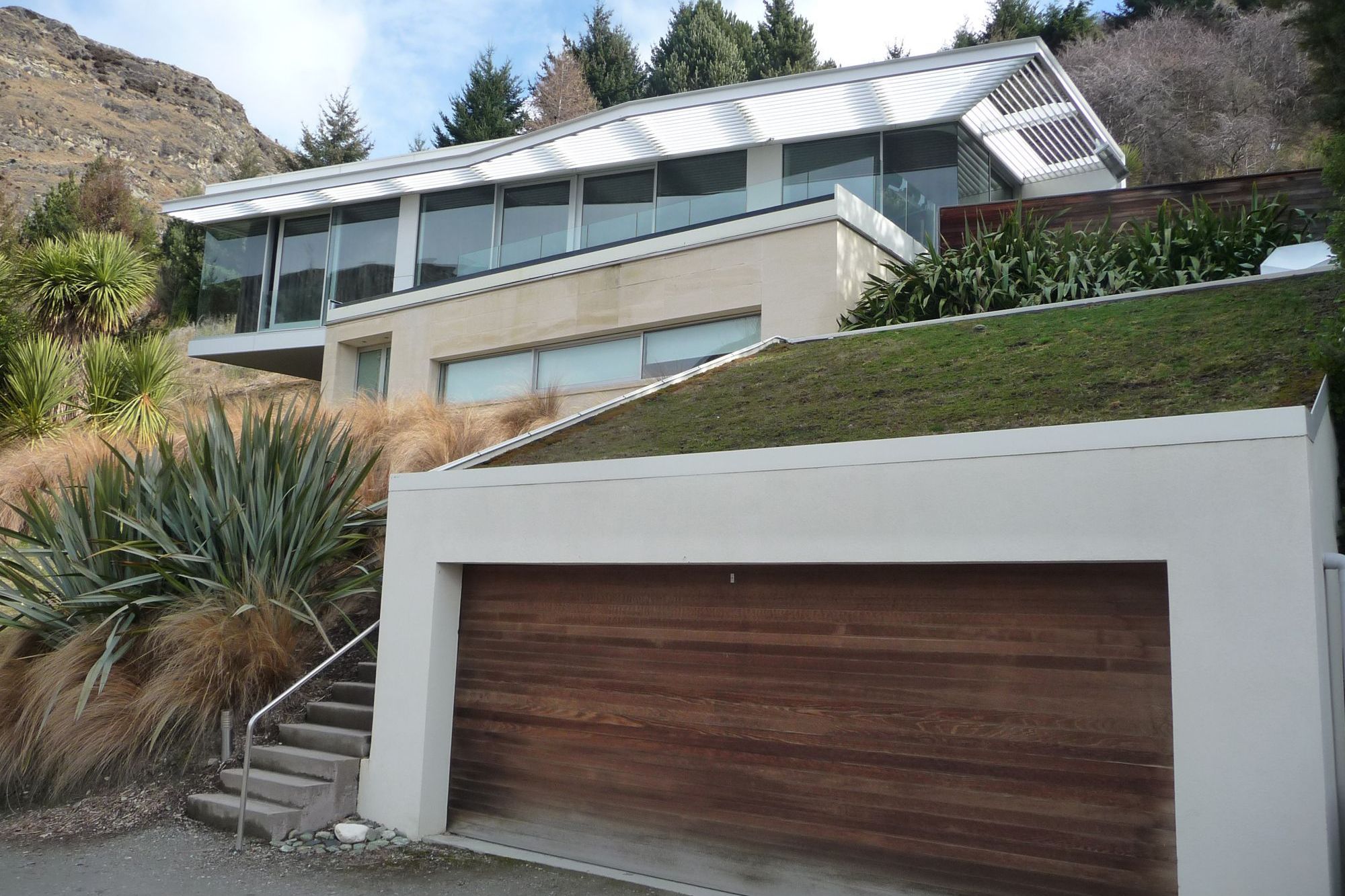 Shotover River House