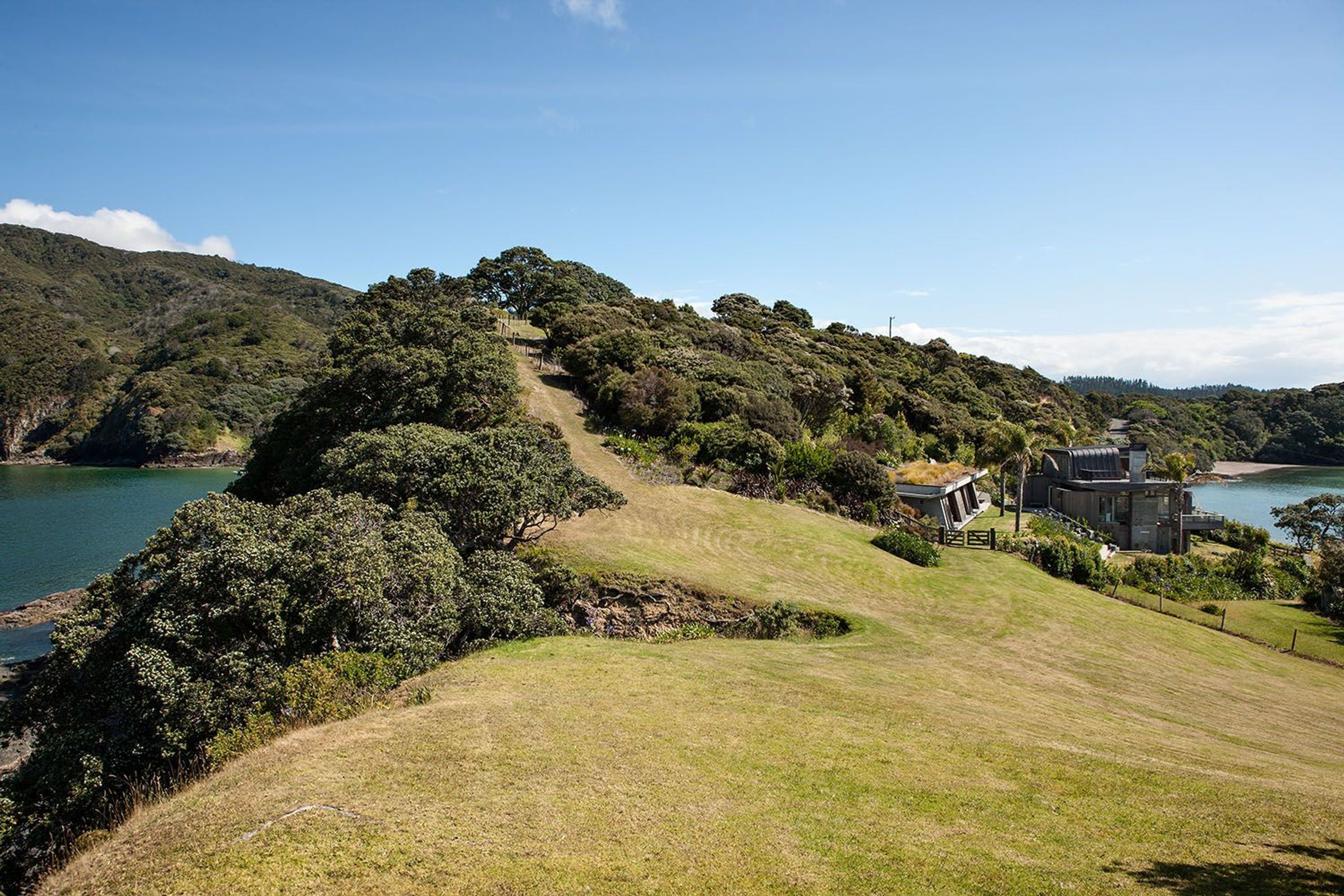 Rawhiti Bach