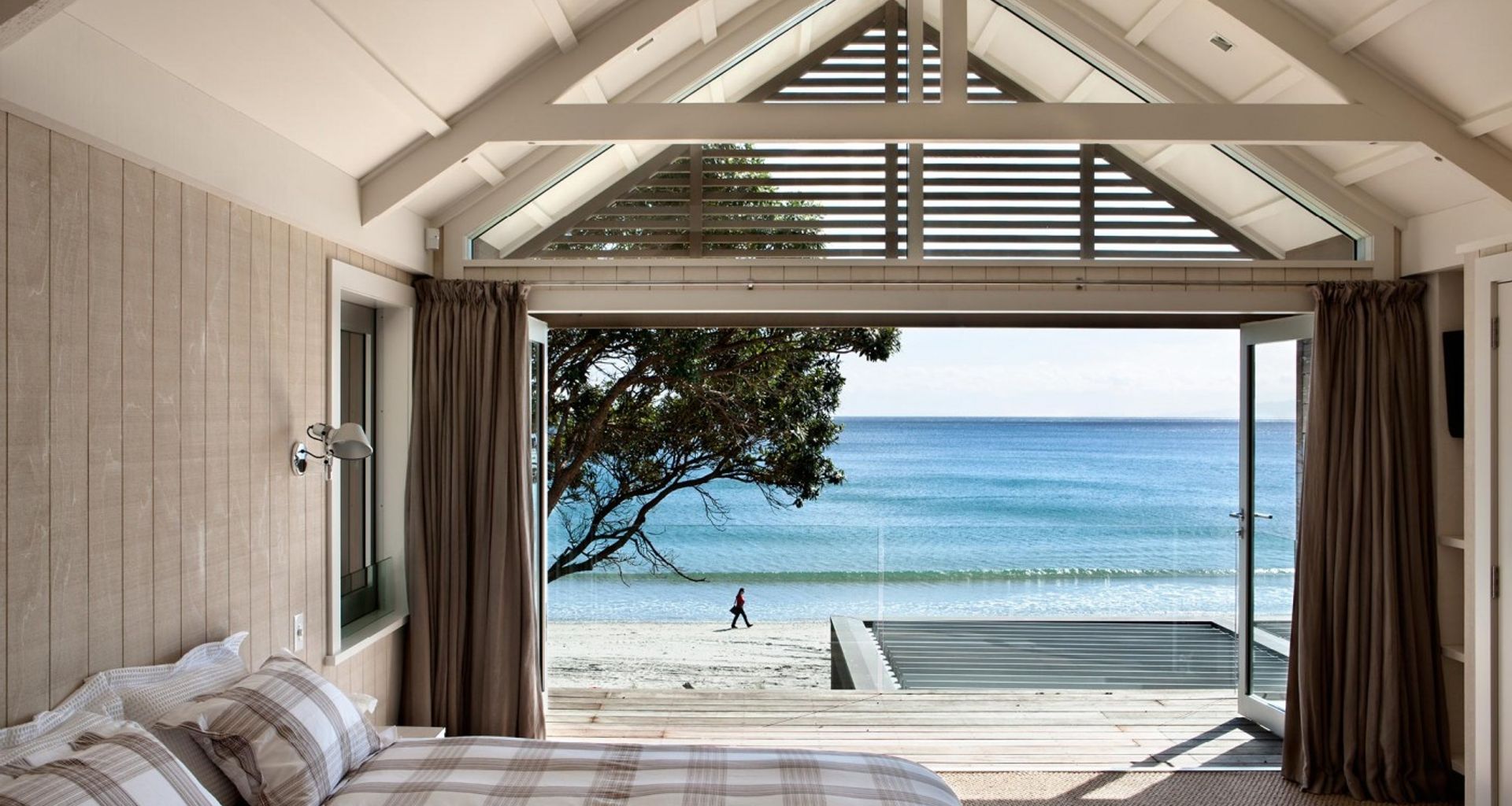 Onetangi Beach House banner
