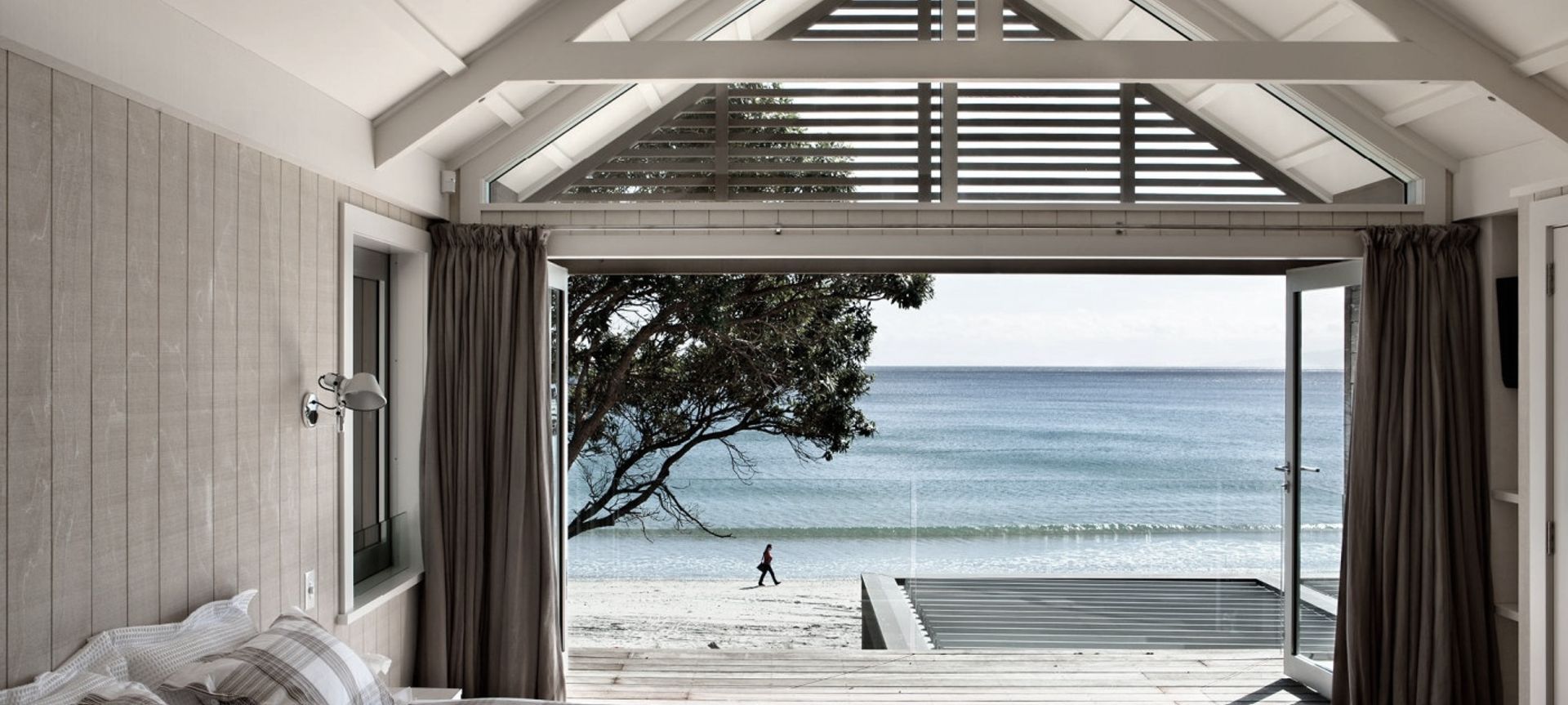 Onetangi Beach House banner