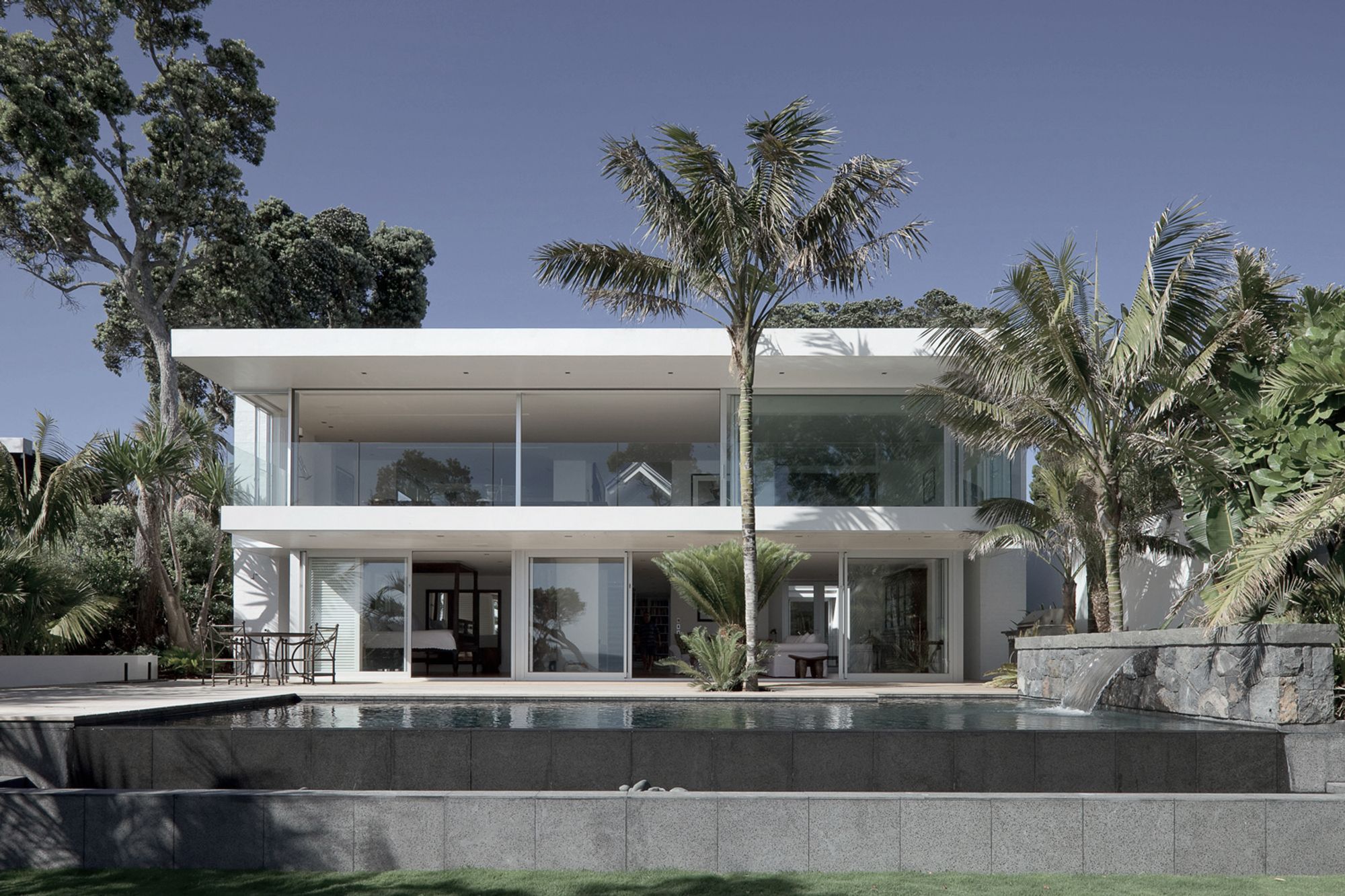TAKAPUNA BEACH HOUSE