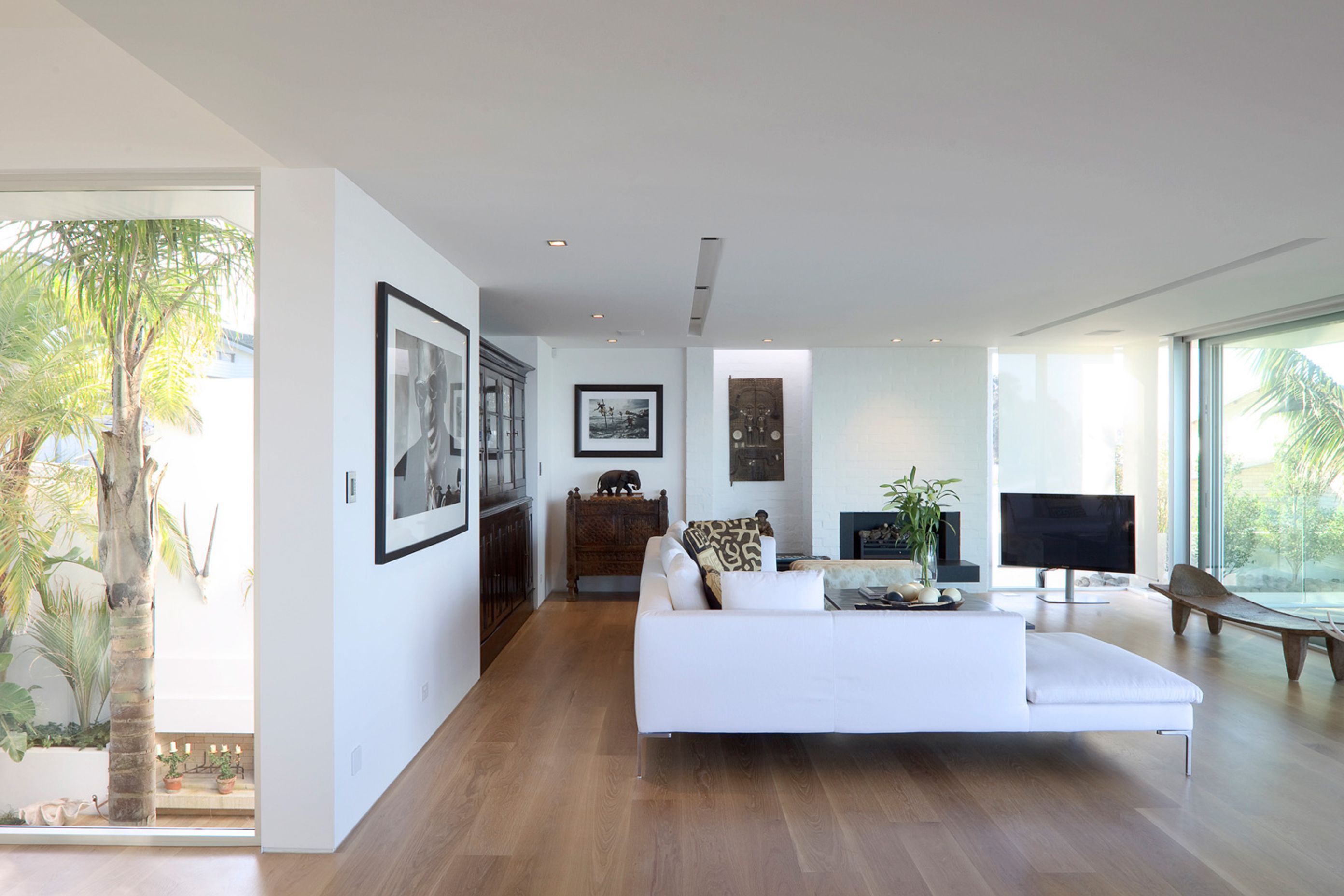 TAKAPUNA BEACH HOUSE