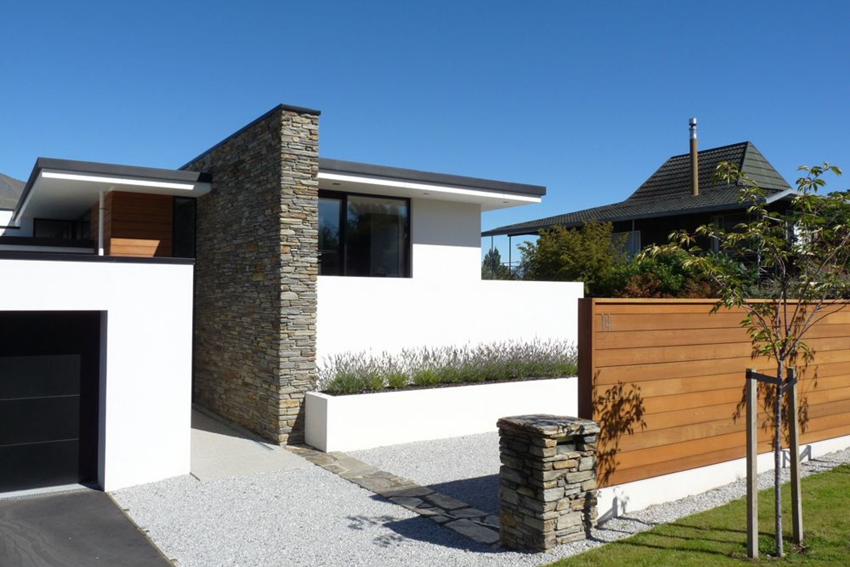 LAKESIDE HOUSE