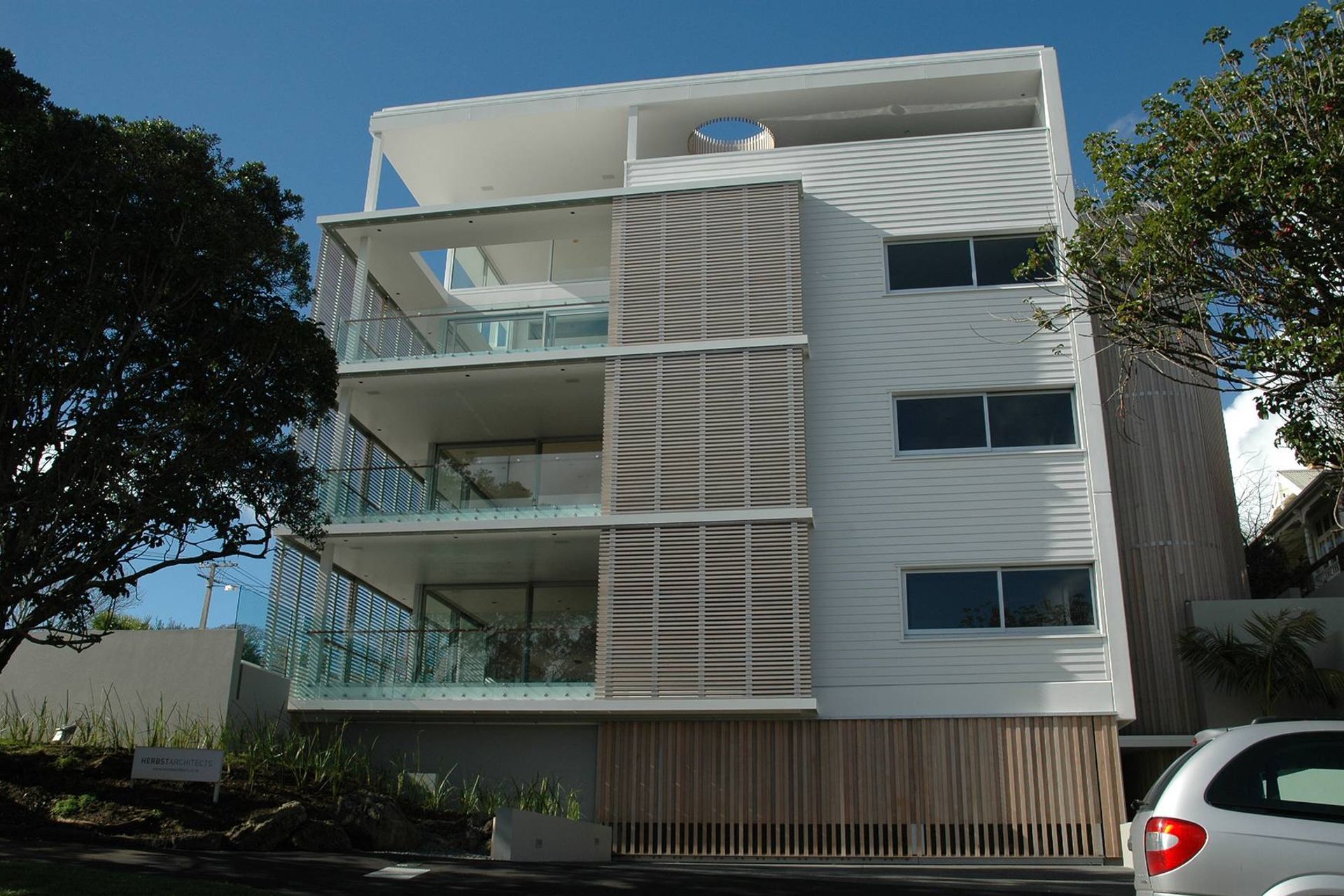 Alberon Apartments