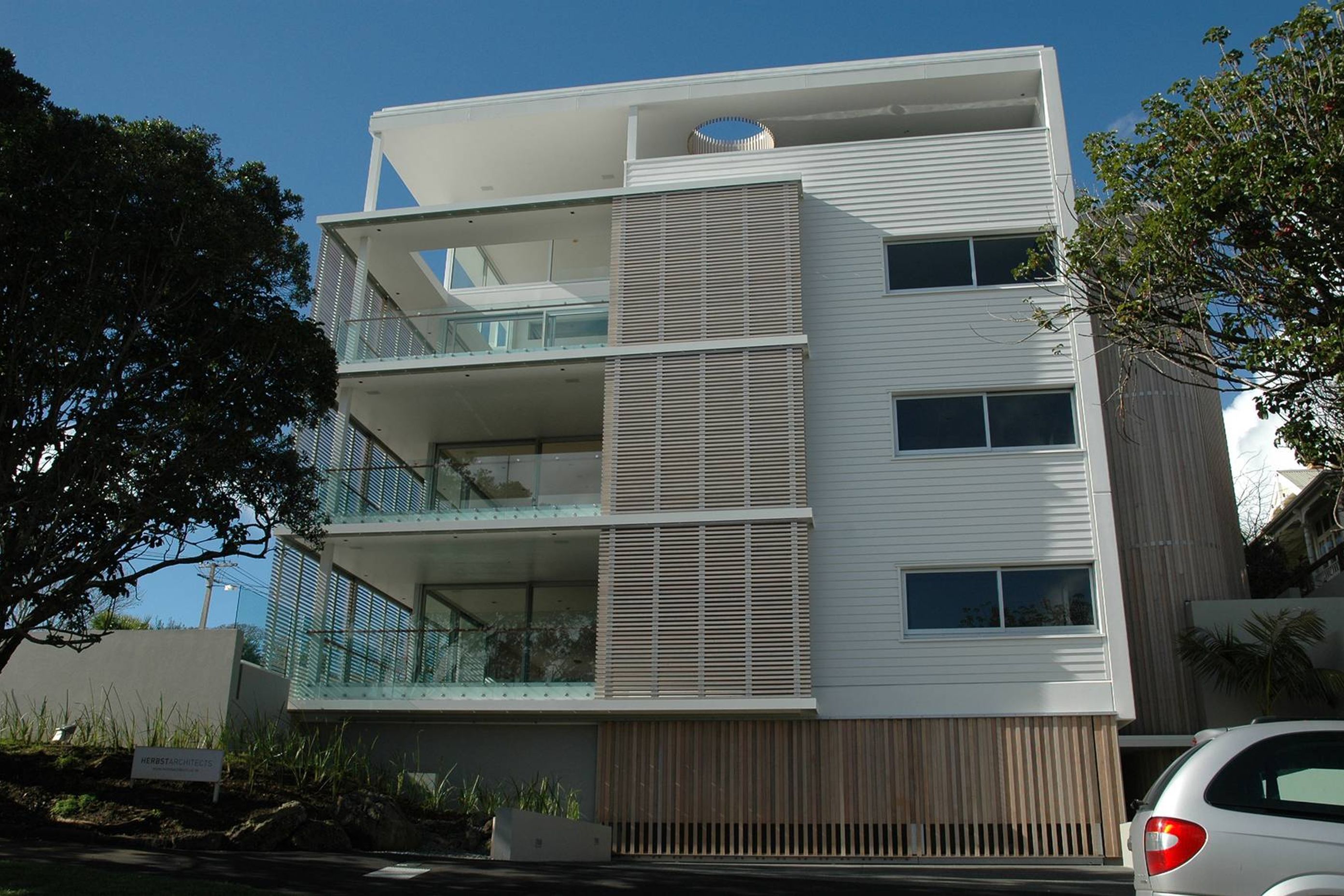 Alberon Apartments