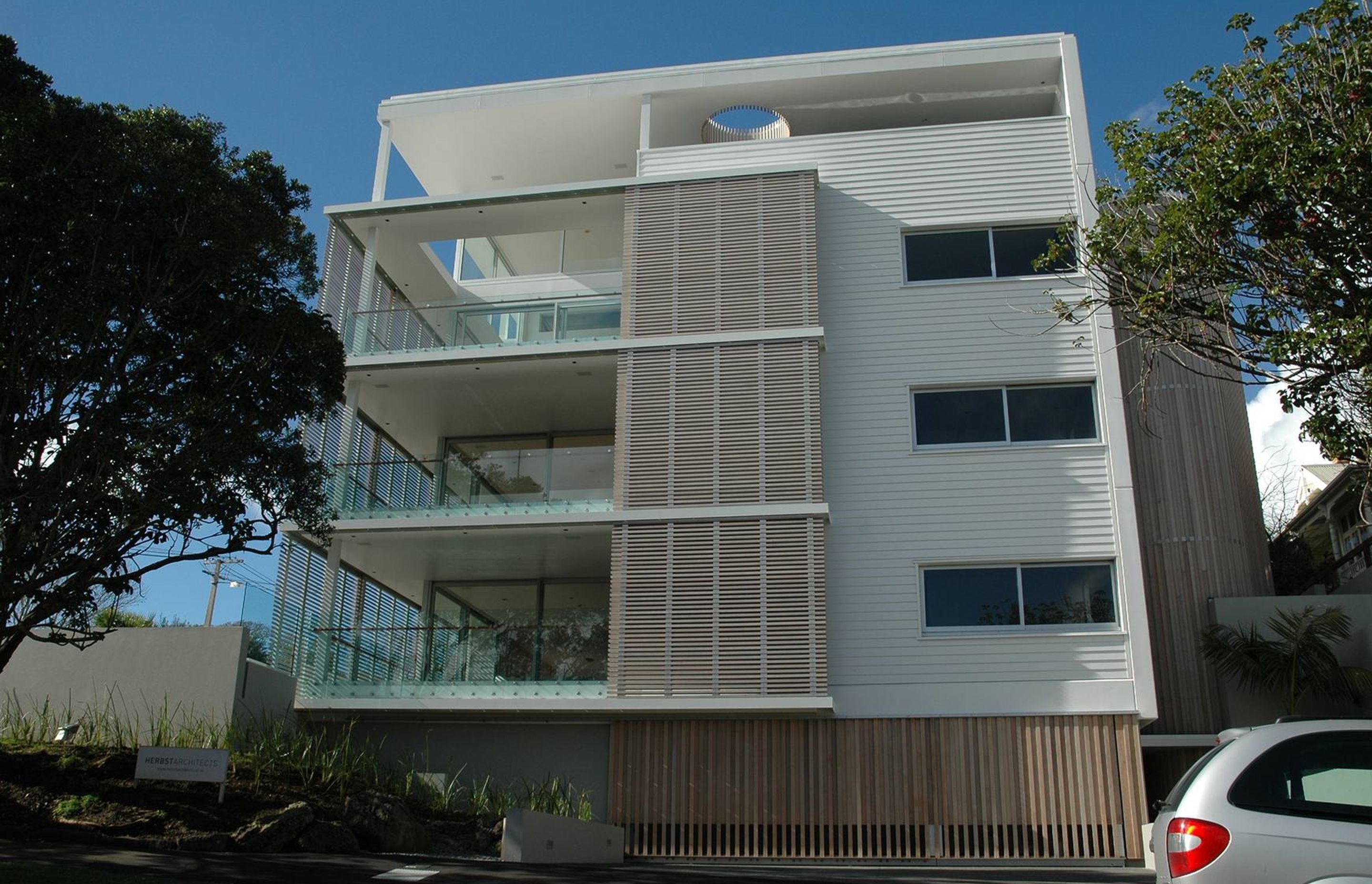 Alberon Apartments