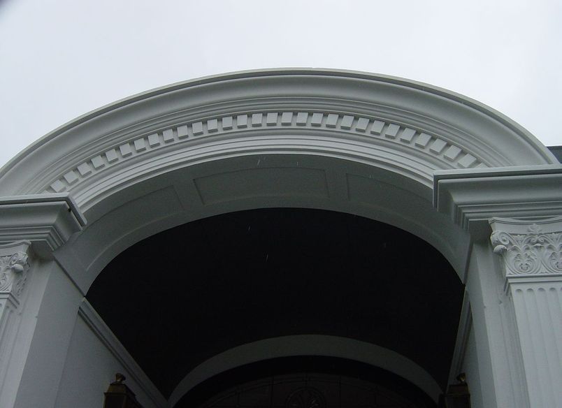Entrance With Cornice Moulding
