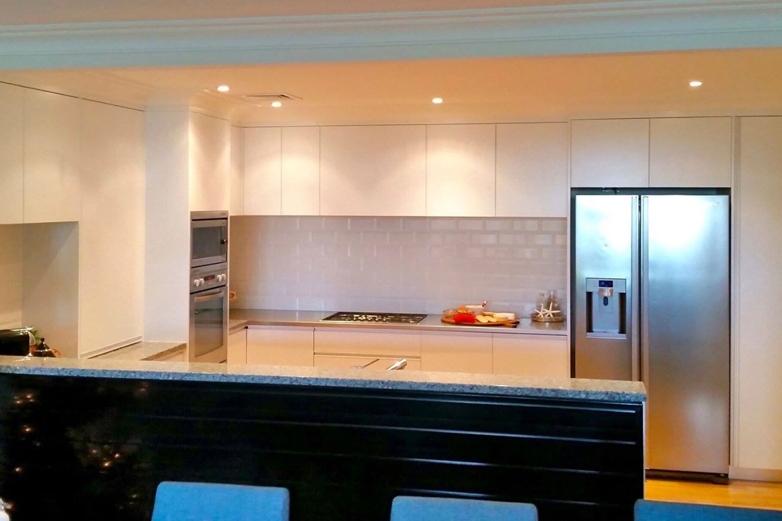 Handle-Less Look Kitchens
