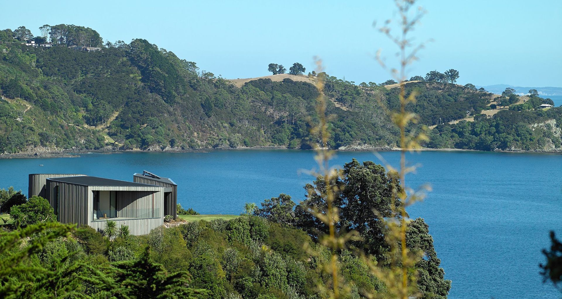Headland House Onetangi Beach banner