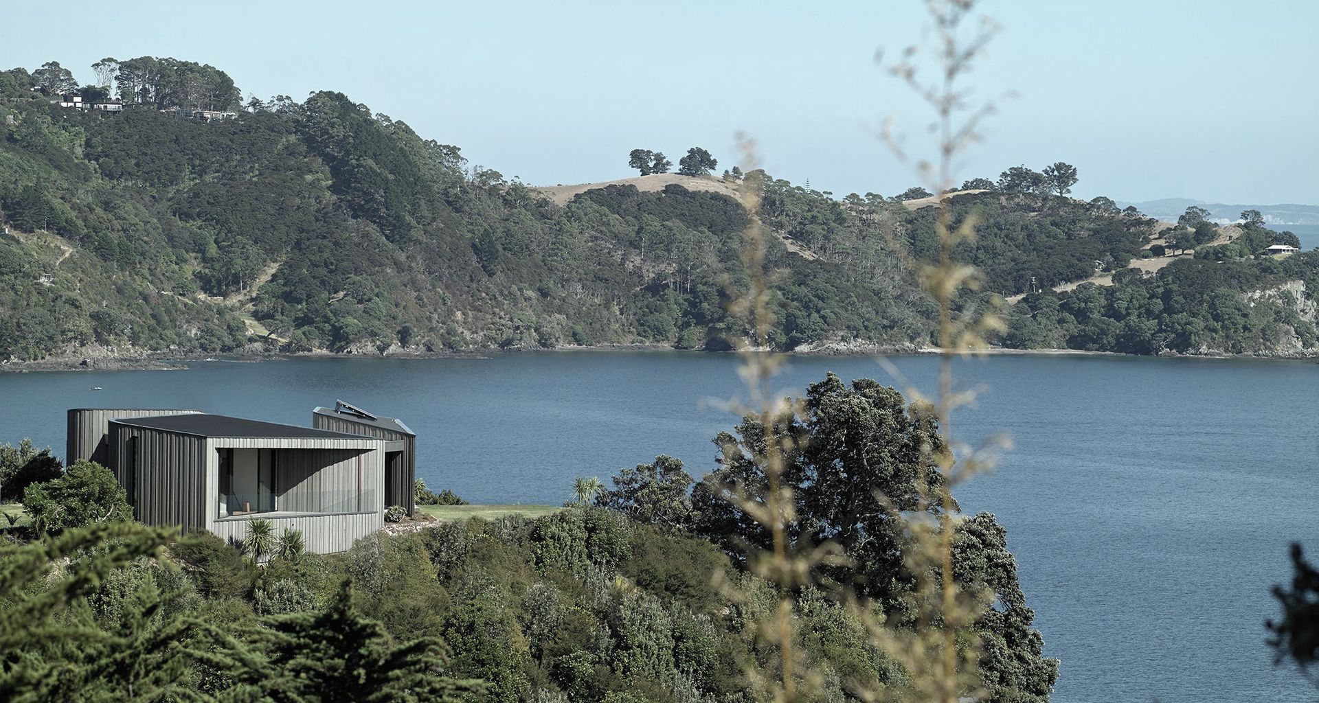 Headland House Onetangi Beach banner