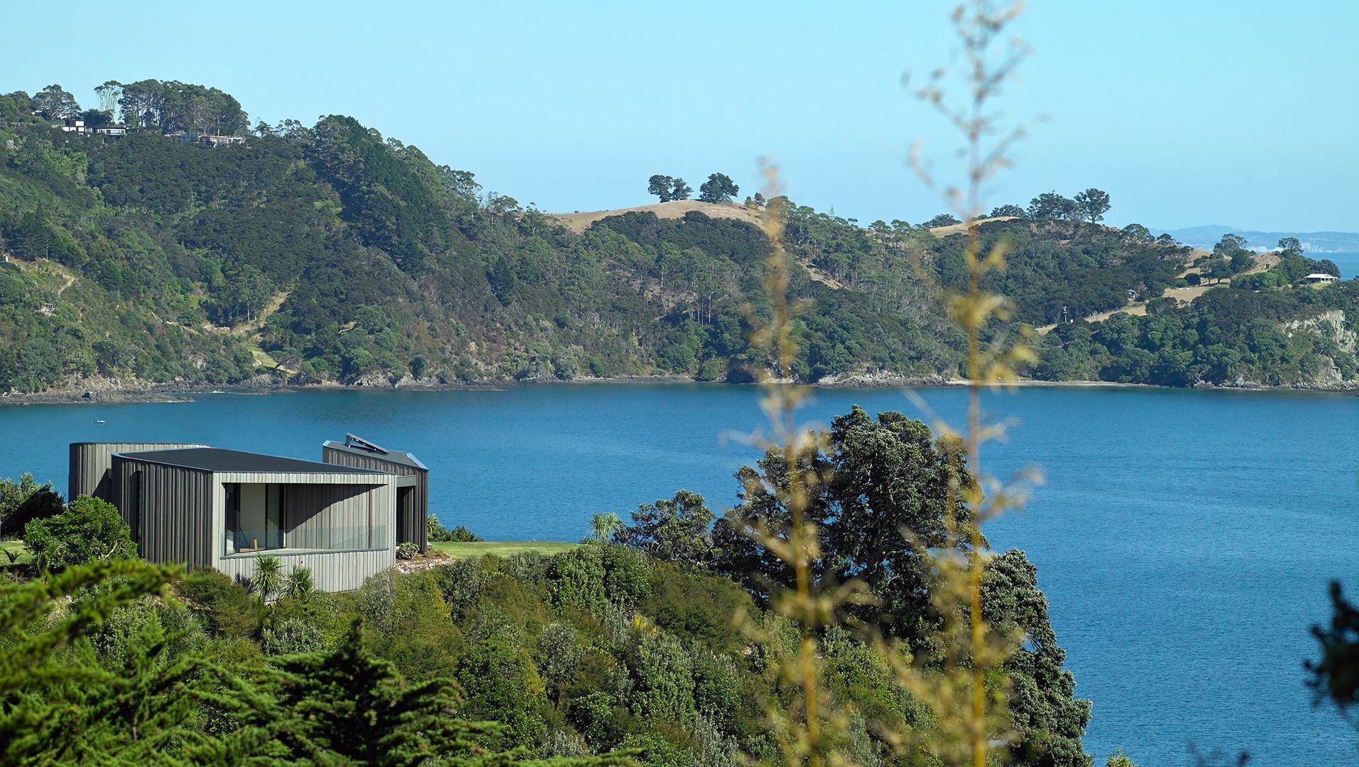 Headland House Onetangi Beach banner