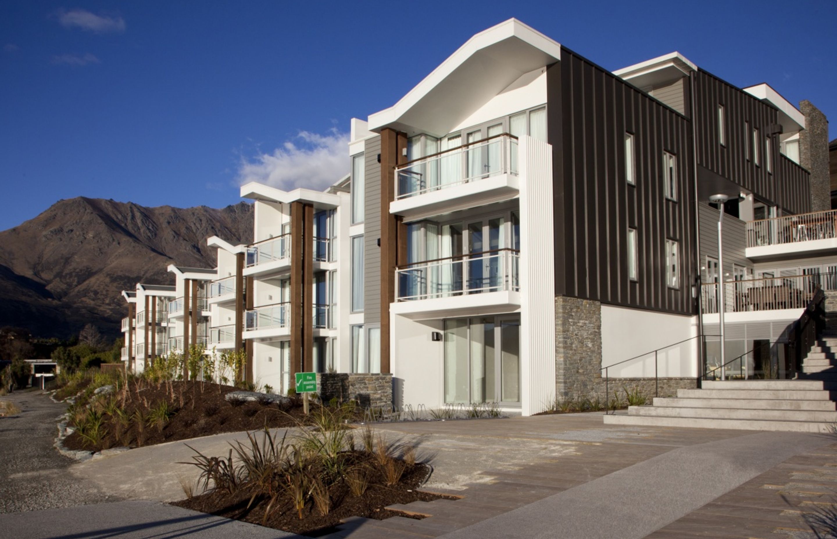 Lakeside West Apartments