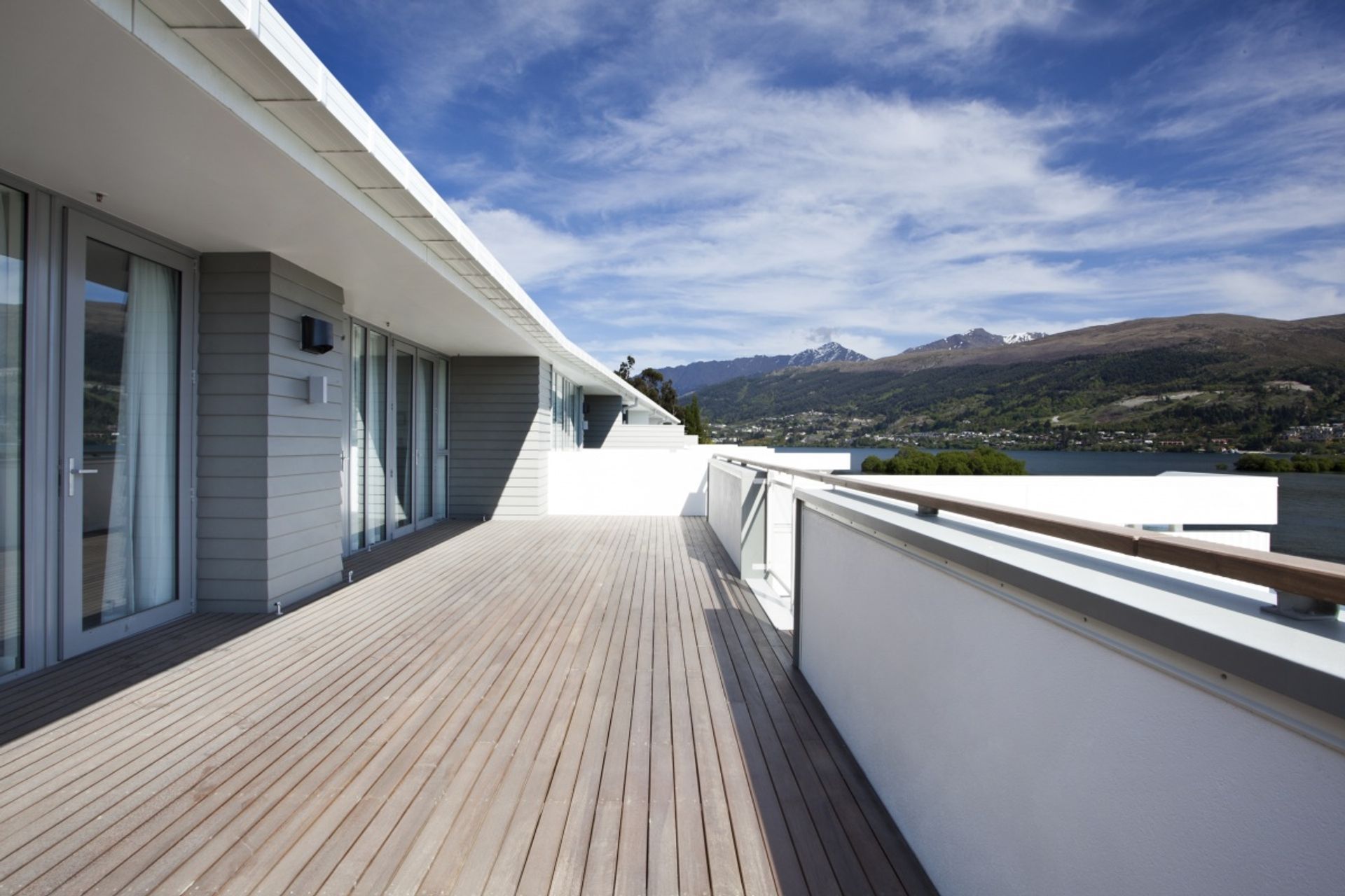 Lakeside West Apartments