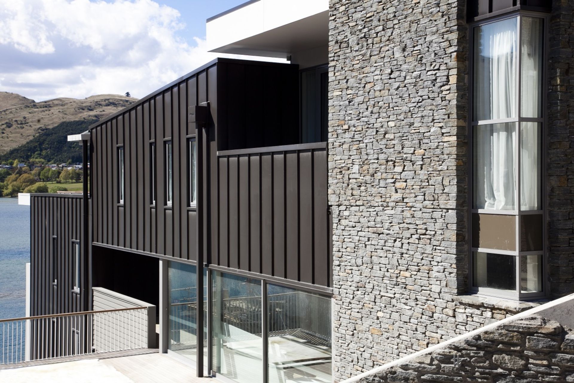 Lakeside West Apartments