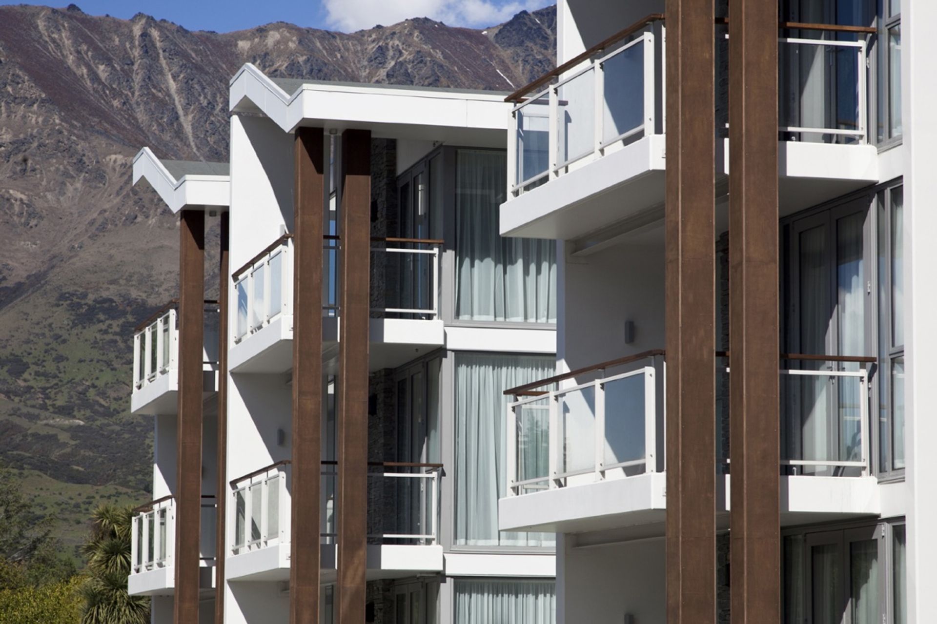 Lakeside West Apartments