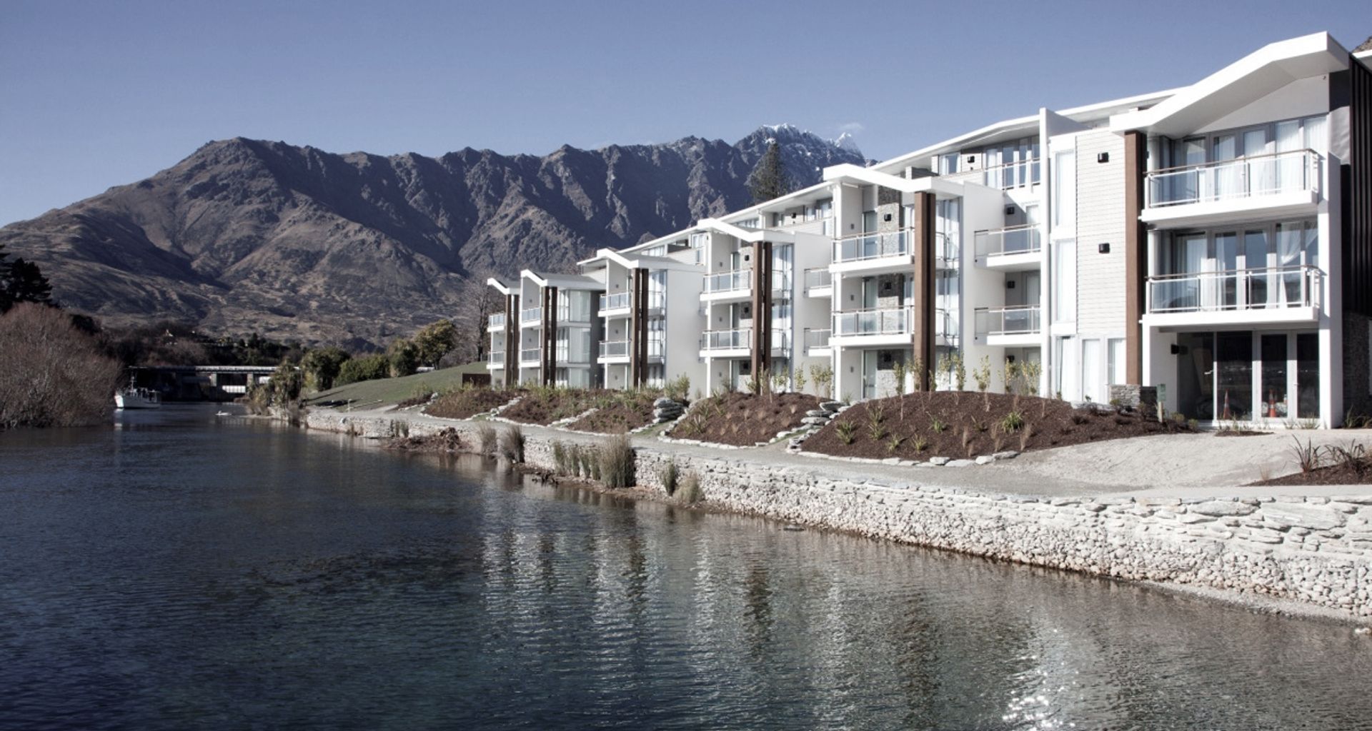 Lakeside West Apartments banner