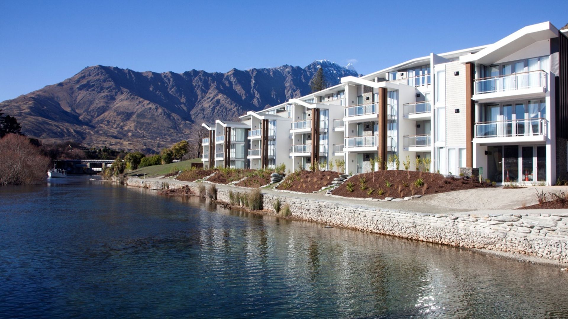 Lakeside West Apartments banner