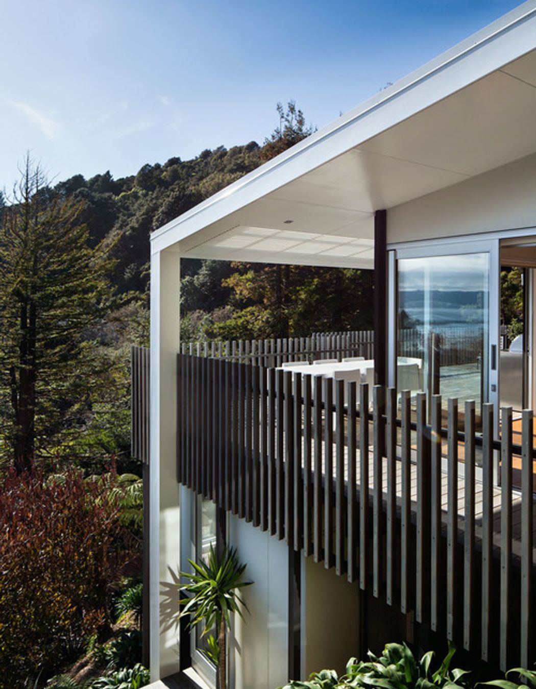 LOWRY BAY HOUSE 2011