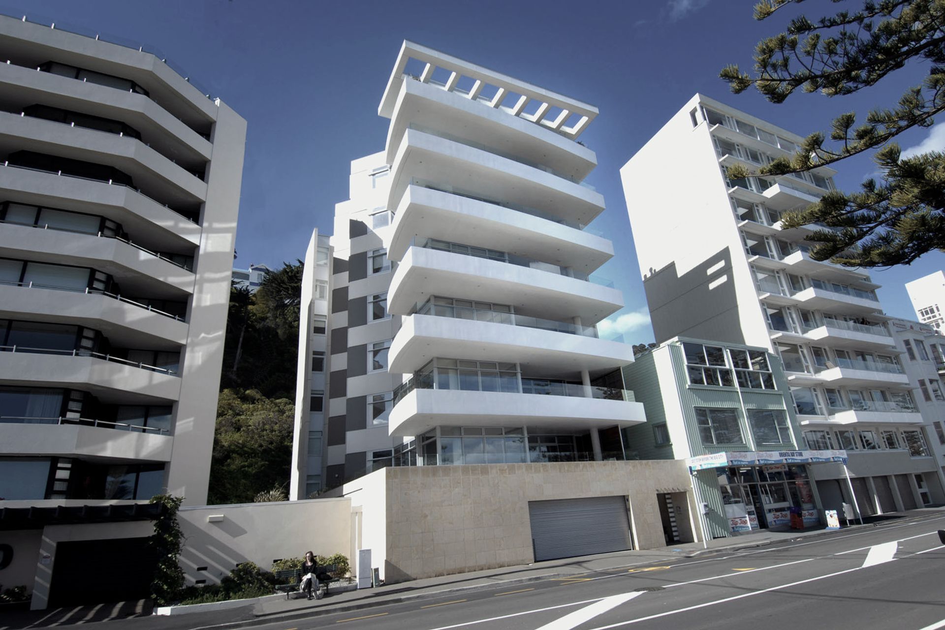 MITIKA APARTMENTS 2004