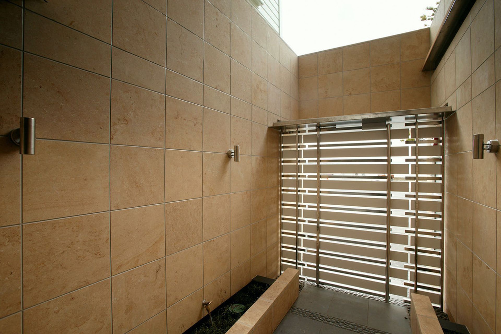 MITIKA APARTMENTS 2004