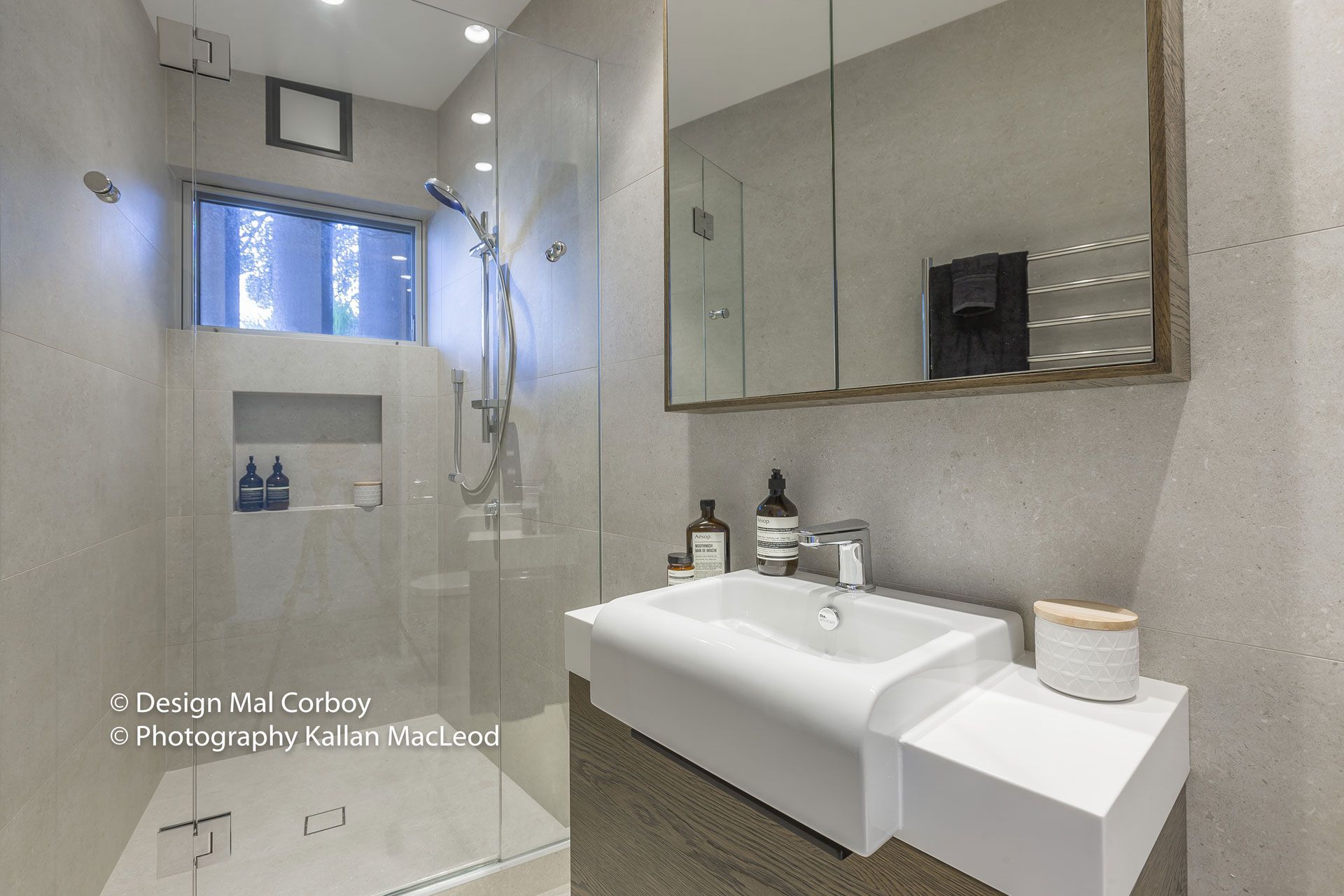 Onetangi Beach Bathroom