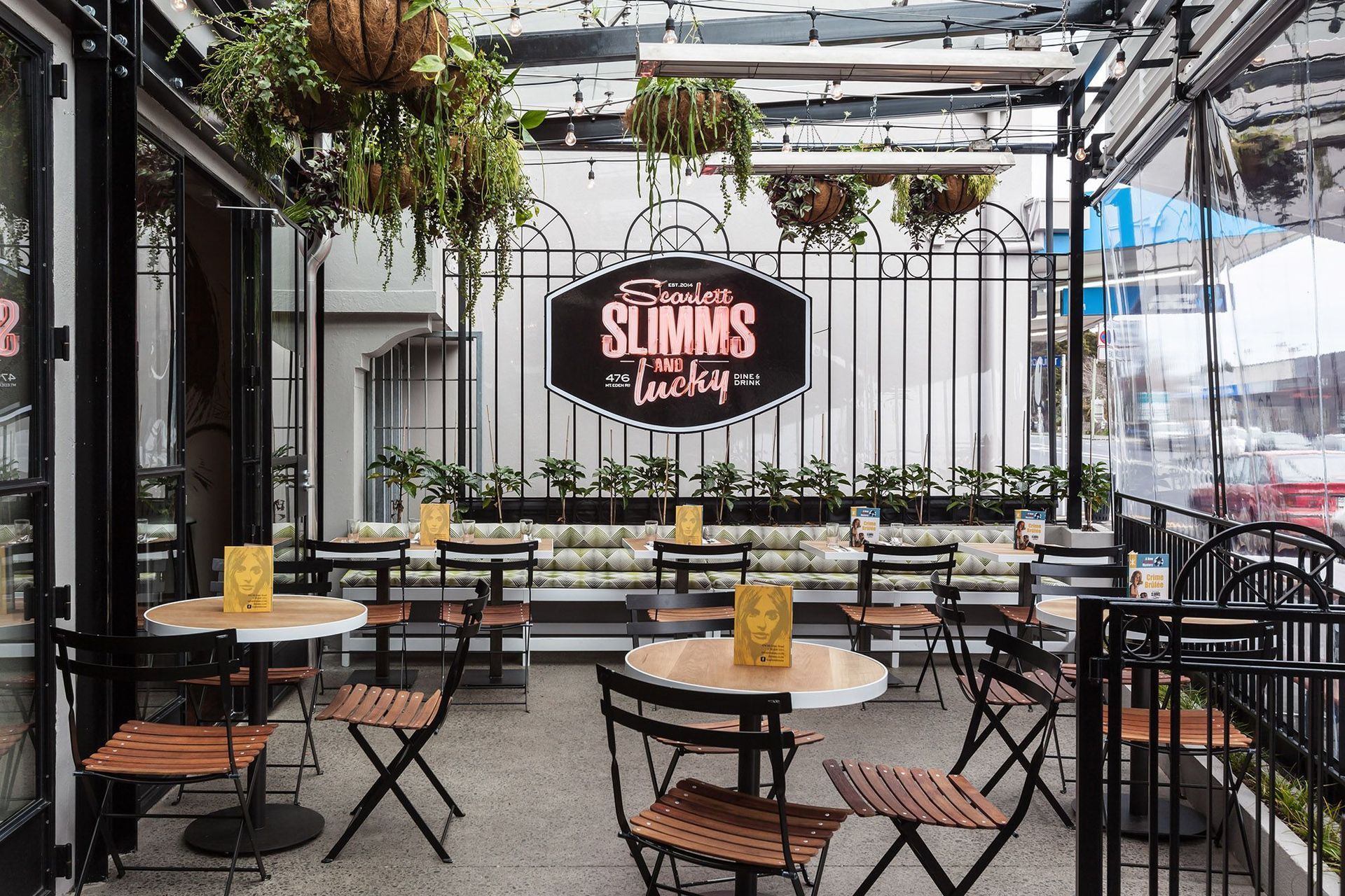 Scarlett Slimms & Lucky