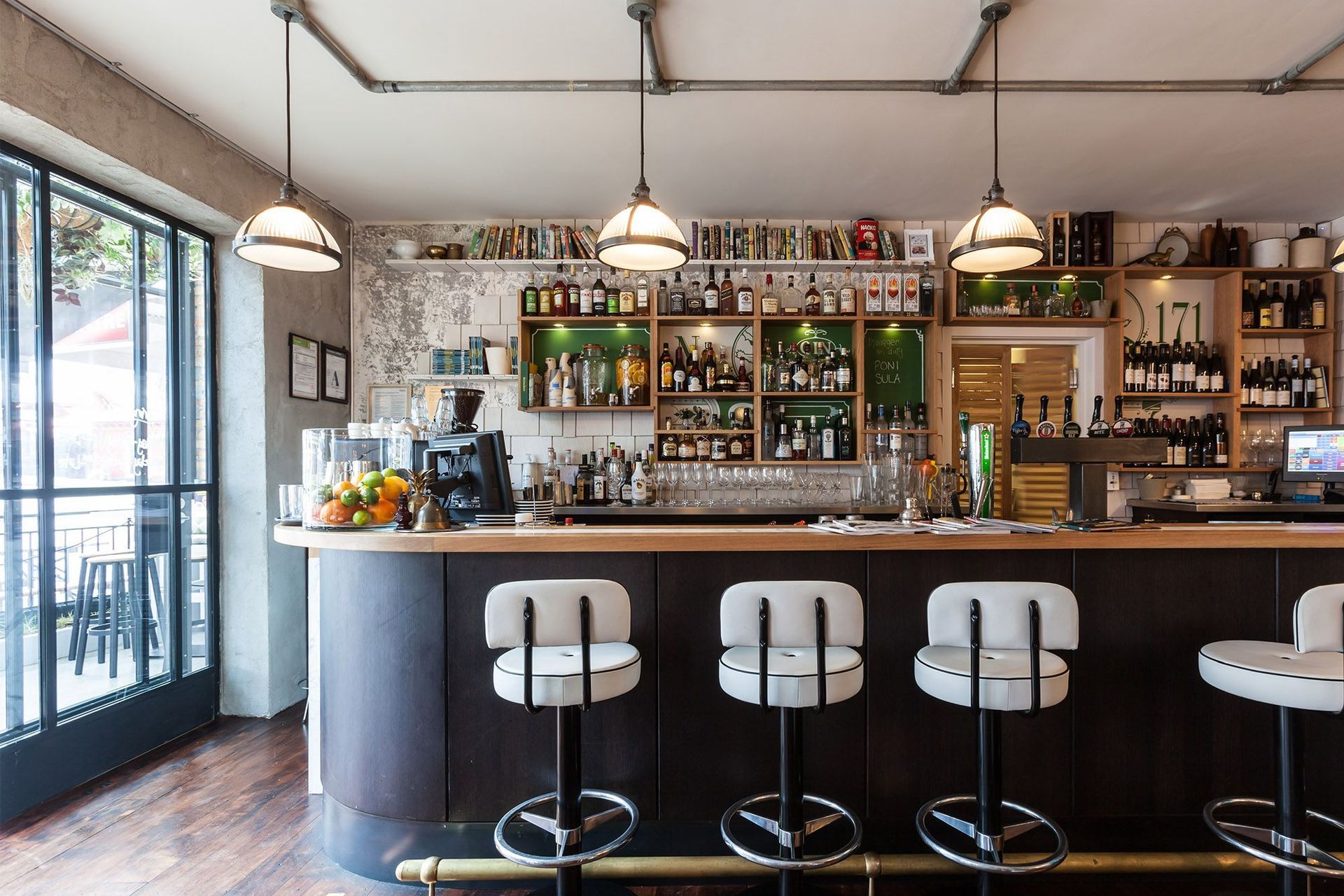 Scarlett Slimms & Lucky