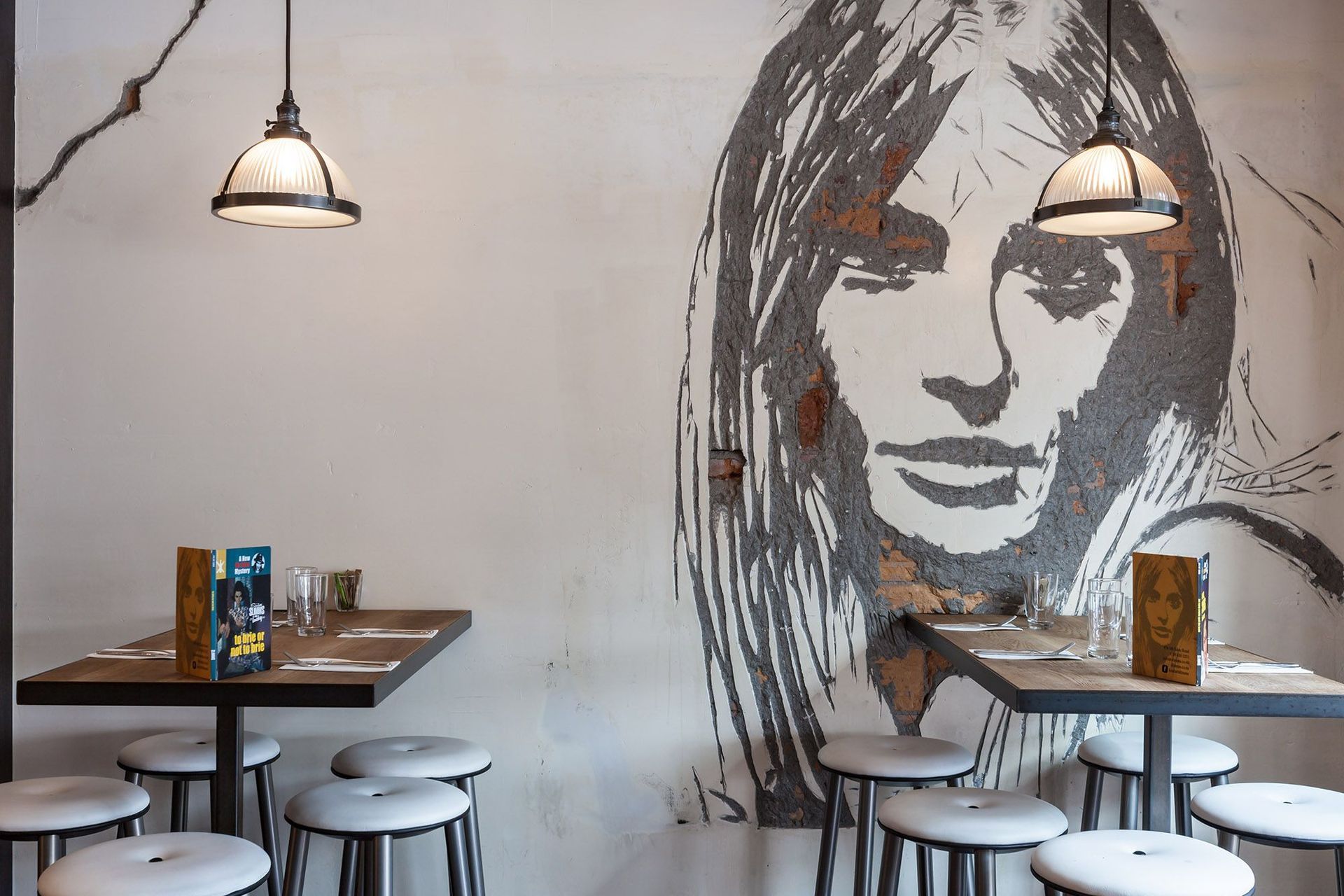 Scarlett Slimms & Lucky