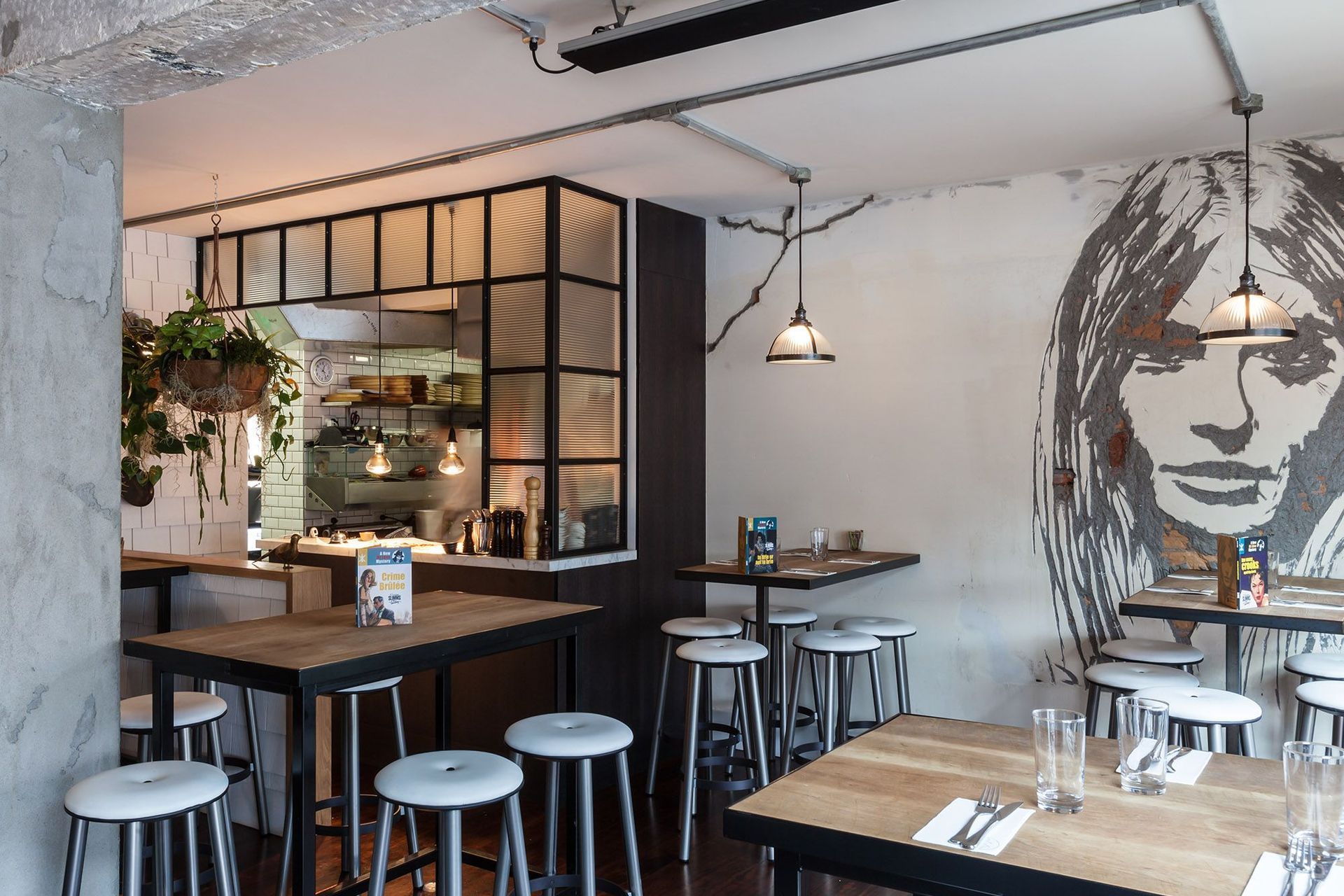 Scarlett Slimms & Lucky