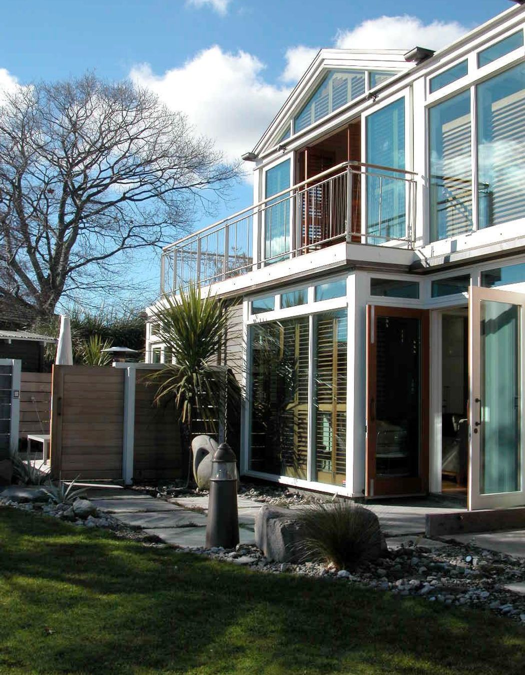 LAKESIDE BOUTIQUE ACCOMMODATION
