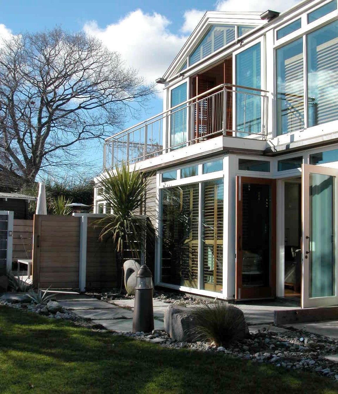 LAKESIDE BOUTIQUE ACCOMMODATION