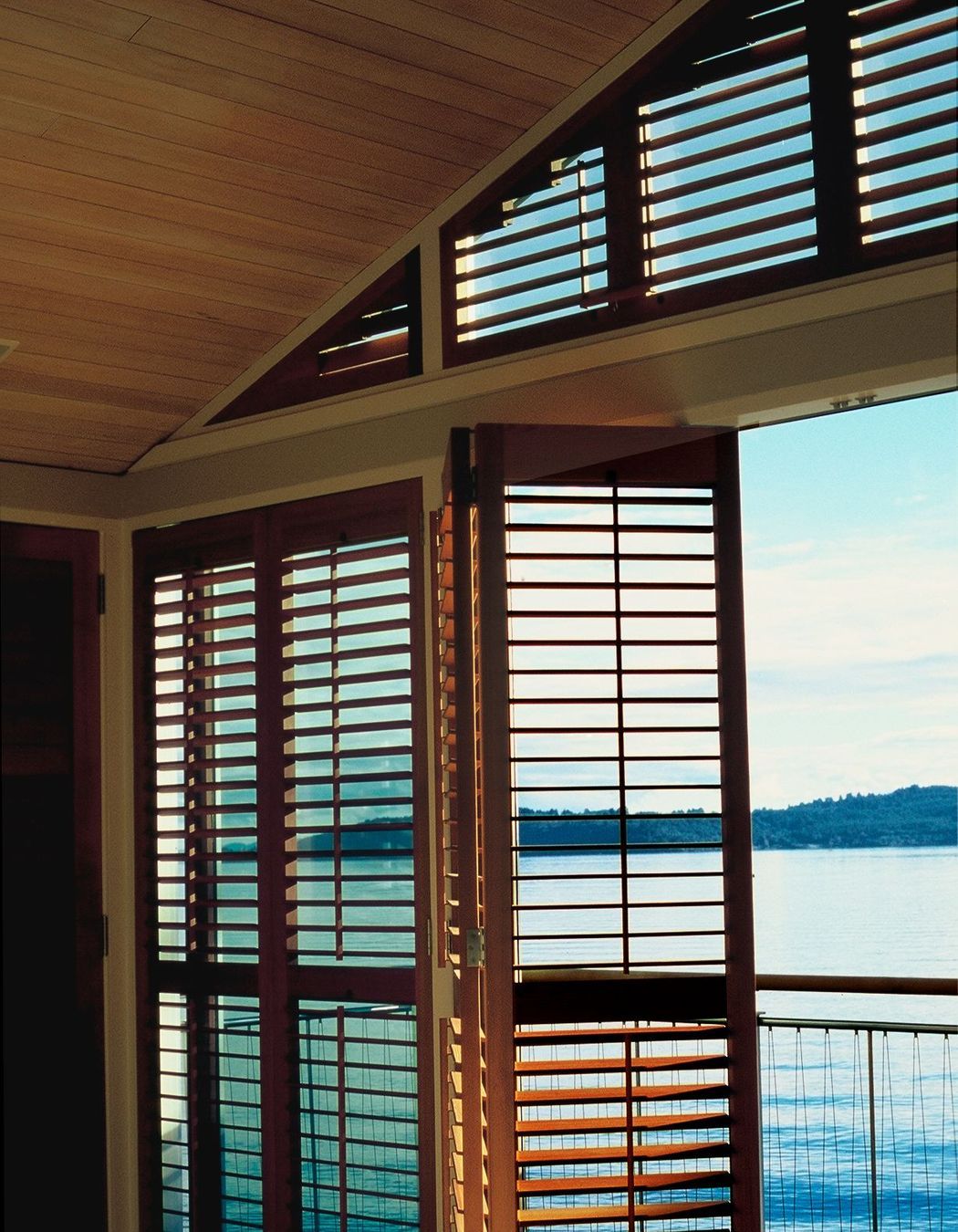LAKESIDE BOUTIQUE ACCOMMODATION
