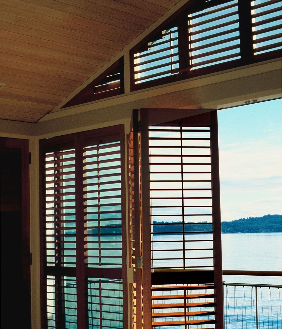 LAKESIDE BOUTIQUE ACCOMMODATION