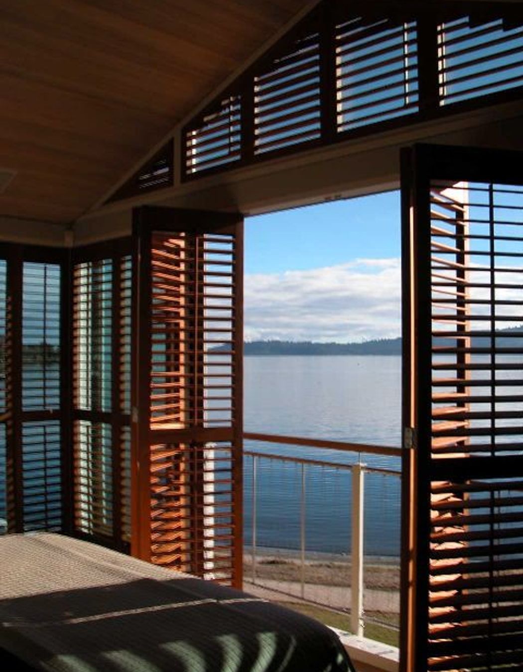 LAKESIDE BOUTIQUE ACCOMMODATION