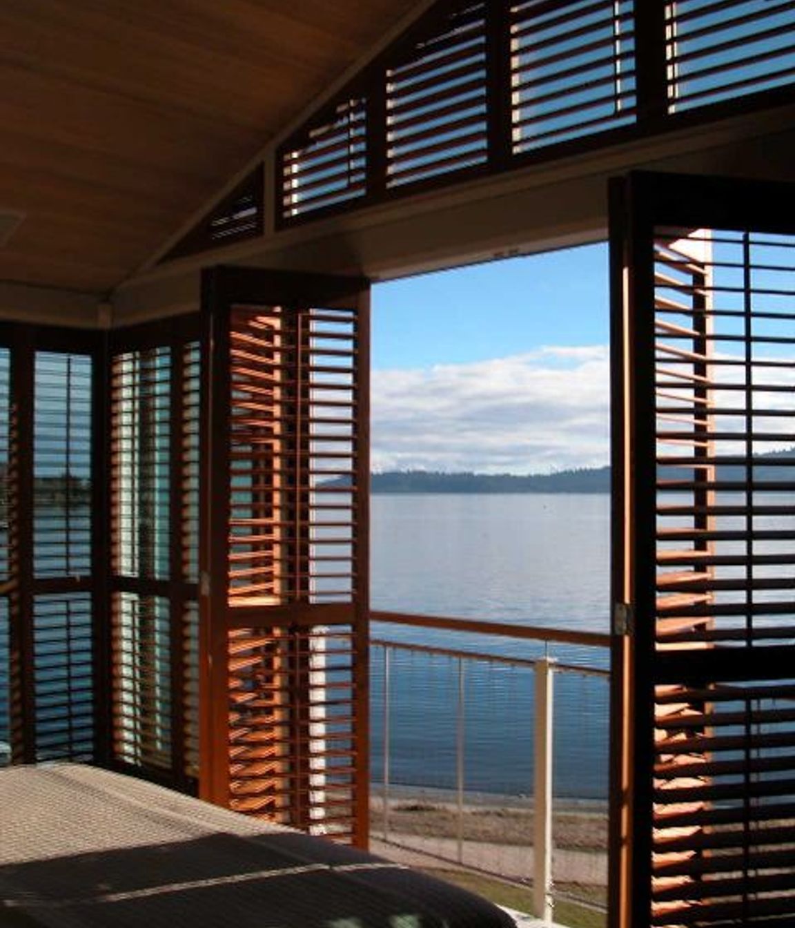 LAKESIDE BOUTIQUE ACCOMMODATION