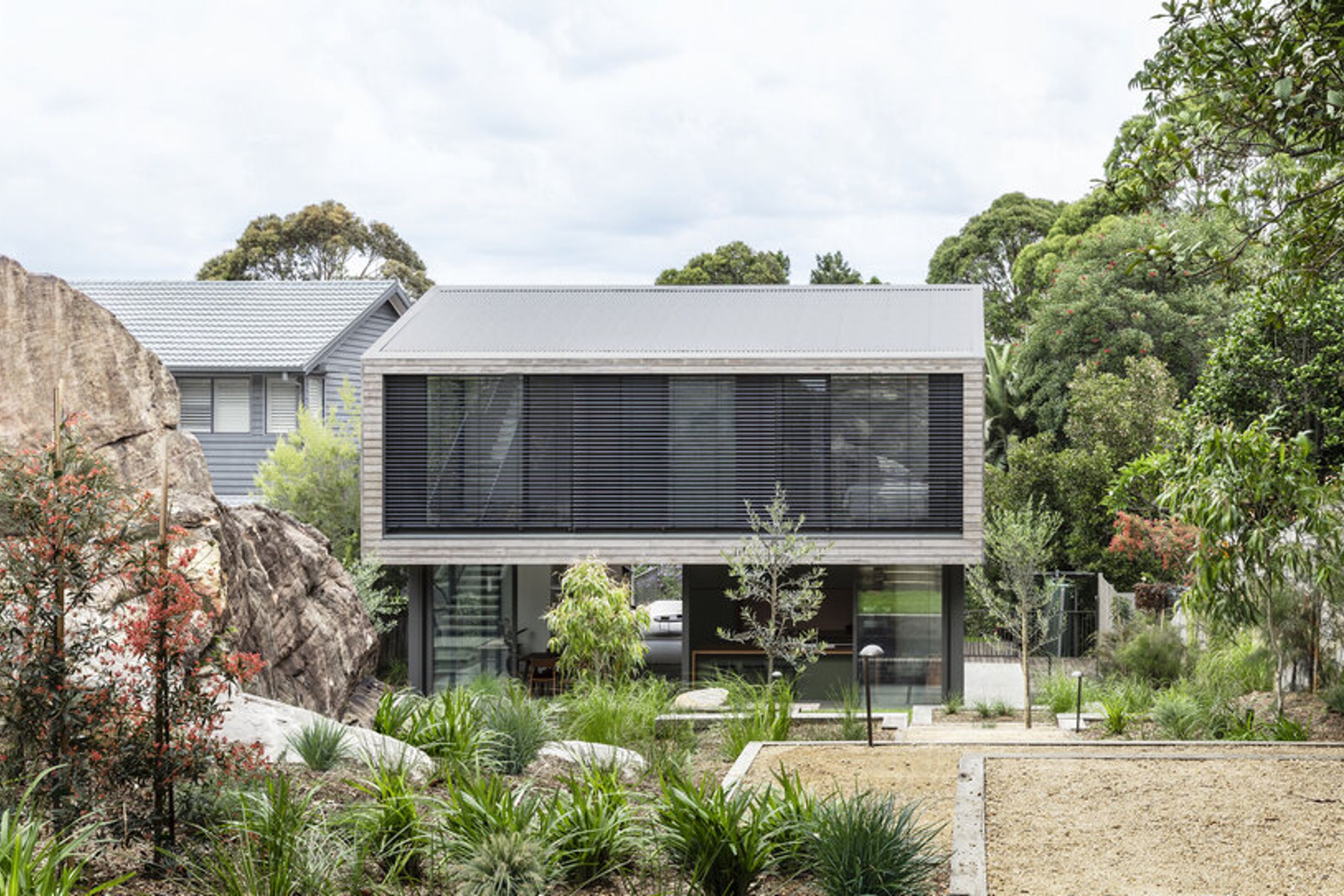 Cooks River House by studioplusthree | Photography by Tom Ferguson