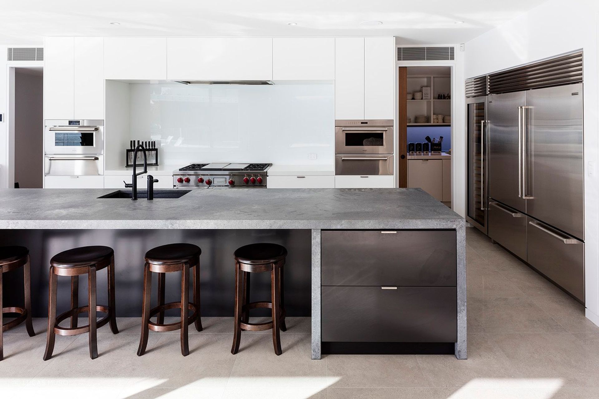 The strategic placing of various architectural elements really bring Minyama to life, and make the most of the extraordinary views this home’s occupants get to experience.