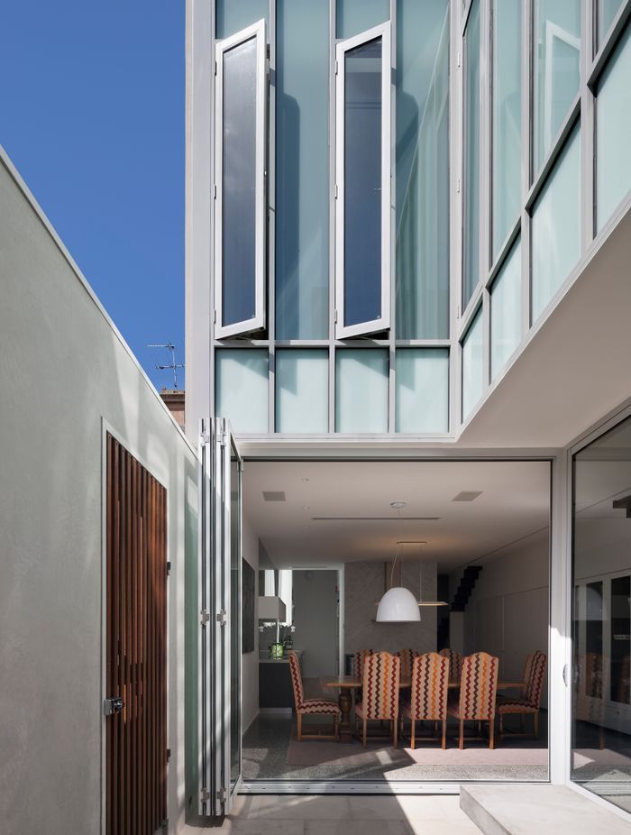 Canning Street is simple yet exquisite in its articulation.