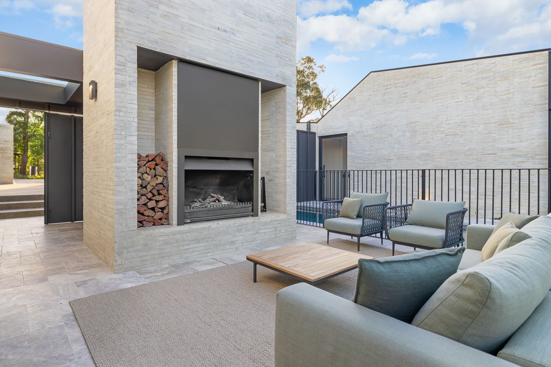A central fireplace creates a cosy atmosphere in the courtyard