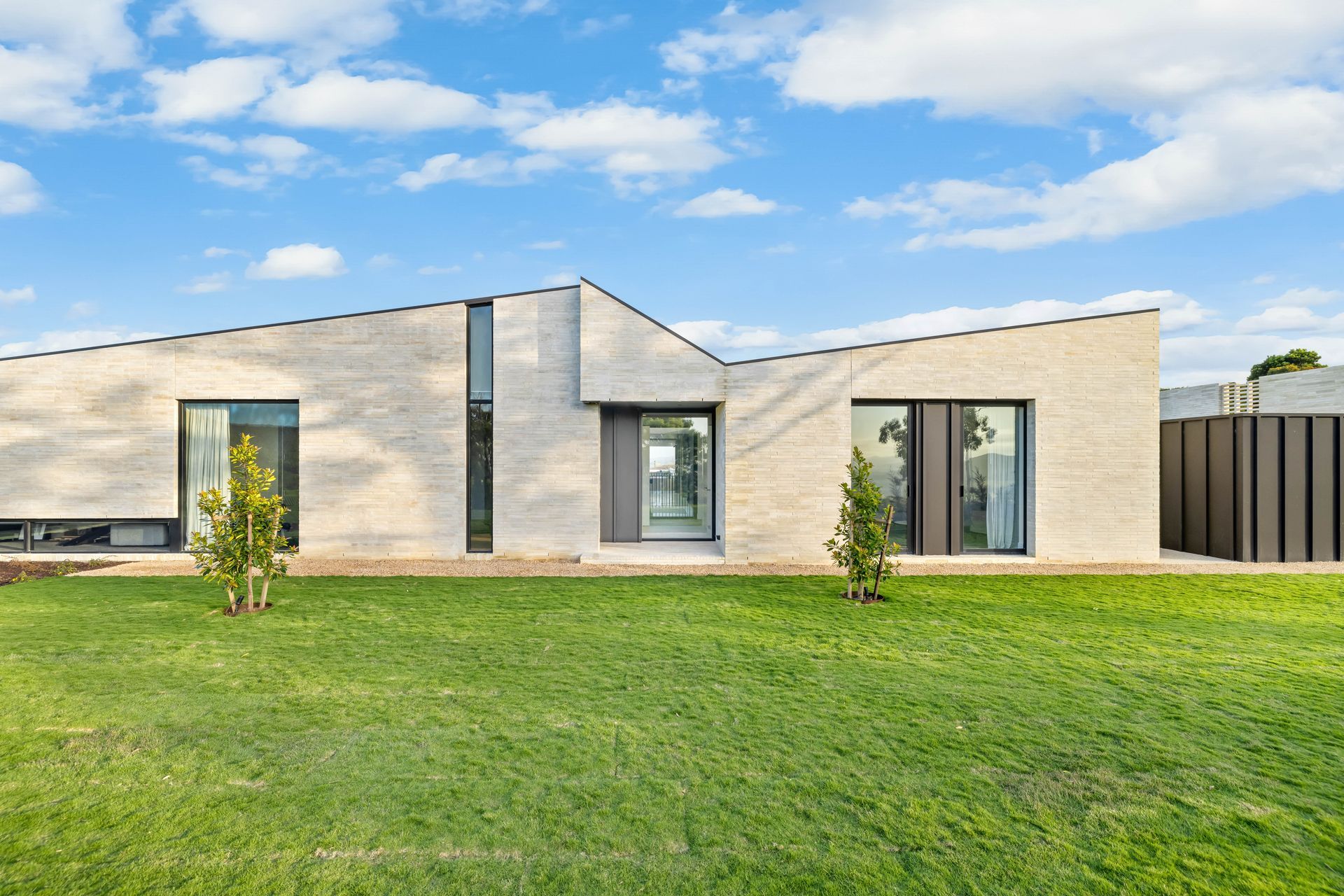 Handmade bricks harmonise with the landscape palette