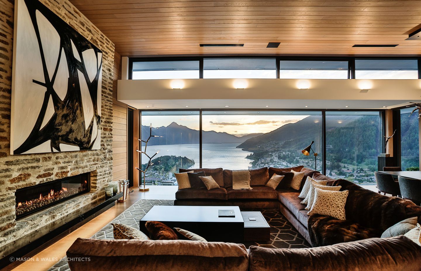 The view speaks for itself in this warm and inviting space. | Photography: Jamie Cobel