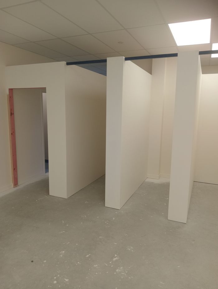 13-42-Thames-St-Oamaru-Caroline-Eve-Painting-the-changing-rooms-close-up-using-Resene-primer-SpaceCote-Low-Sheen-White-Colour-and-Quarter-Spanish-White-JDBuilders.jpg