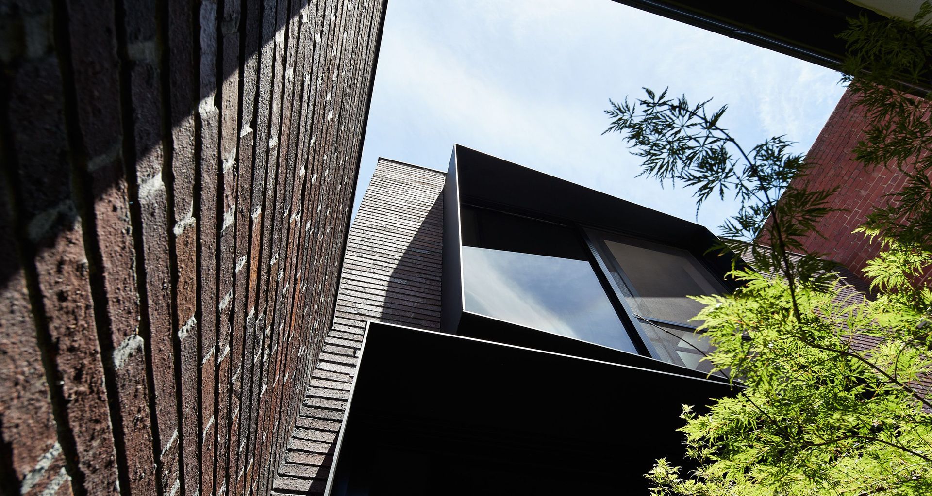 Situated in the dynamic buzz of inner city Melbourne, it was vital for there to be a design solution that expanded upon the limited space.