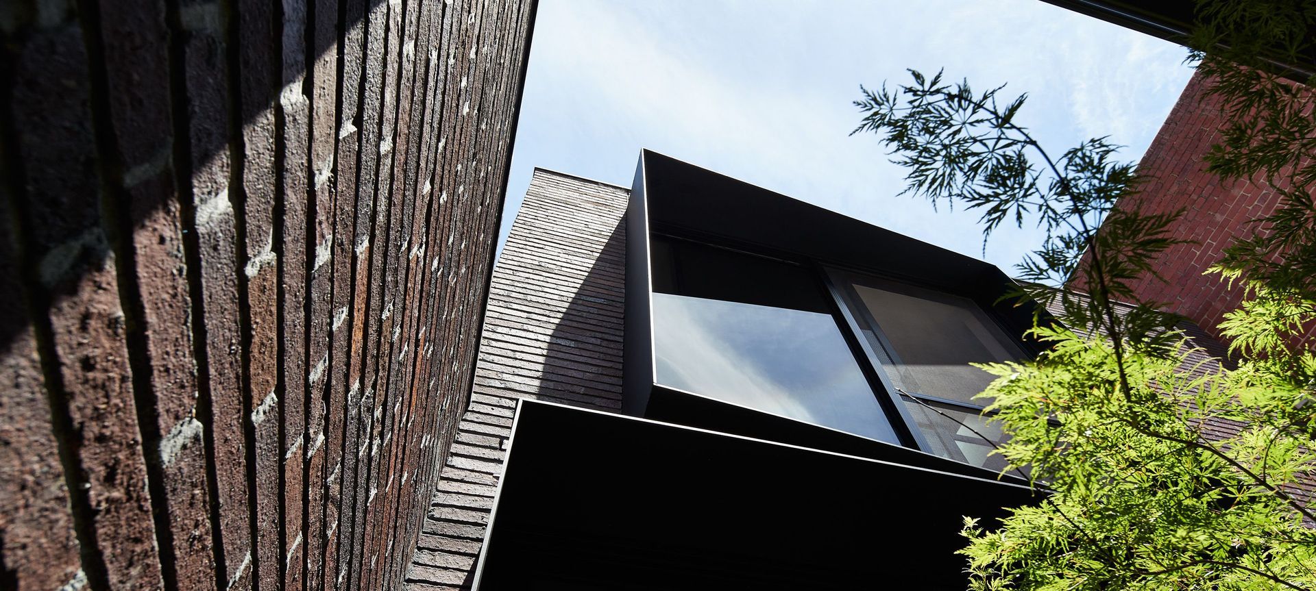 Situated in the dynamic buzz of inner city Melbourne, it was vital for there to be a design solution that expanded upon the limited space.