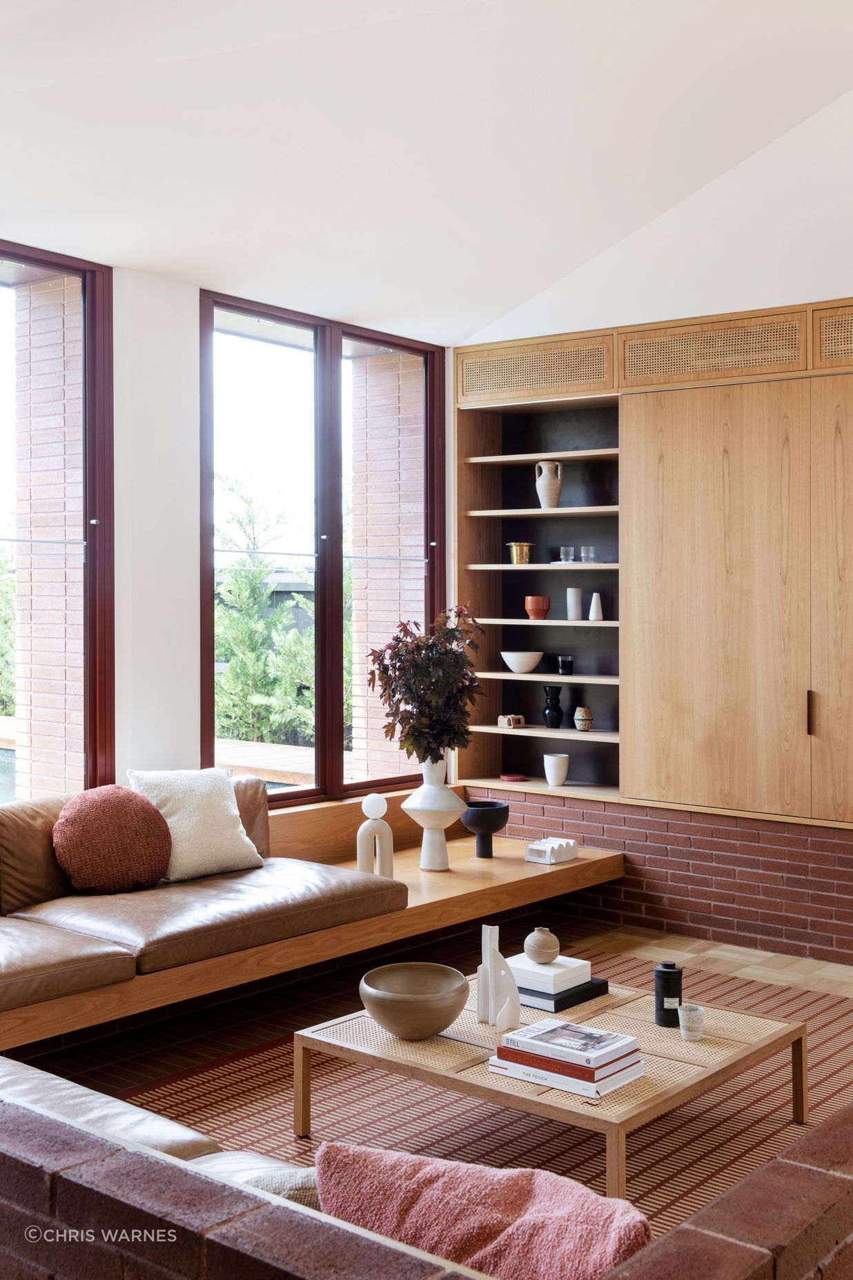 Embodying 1970s laid-back luxury and comfort.
